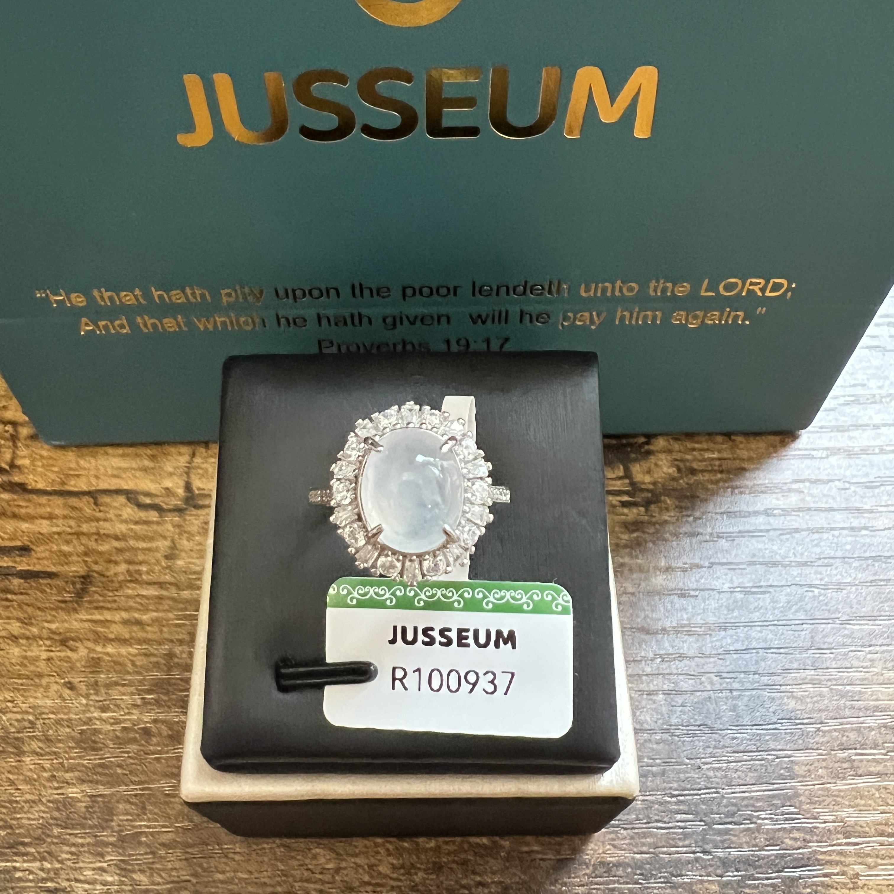 正冰種起膠白蛋面戒指