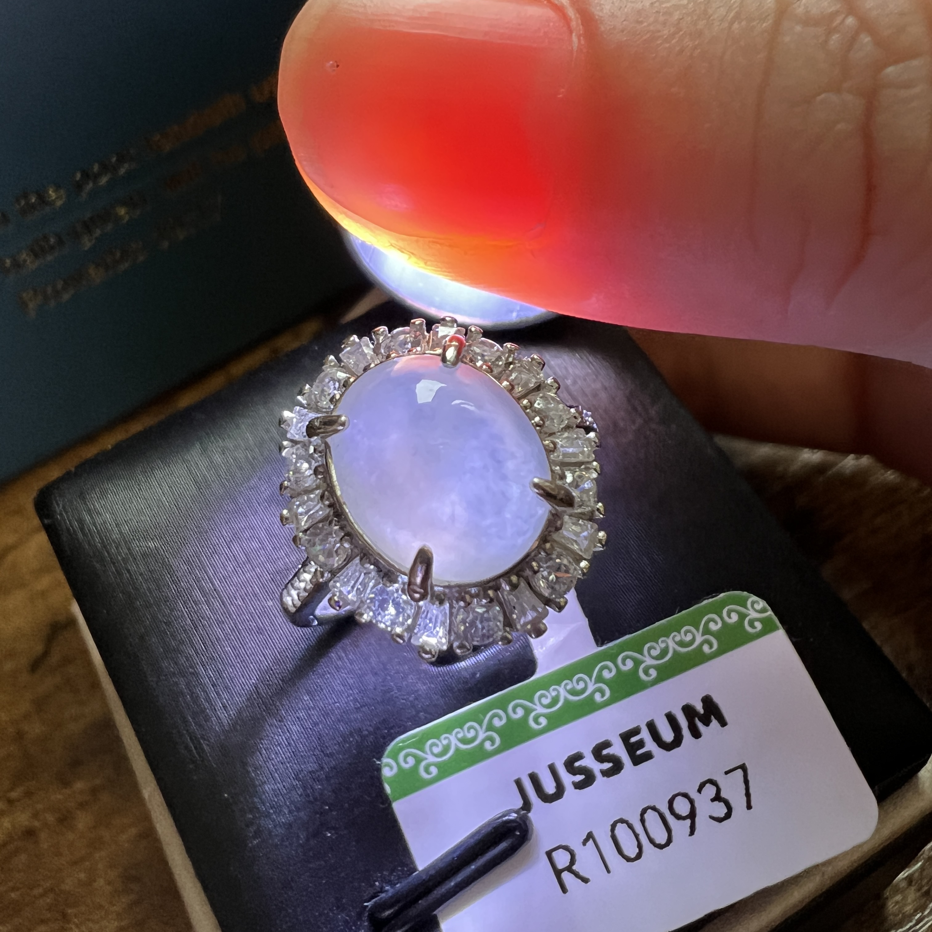 正冰種起膠白蛋面戒指