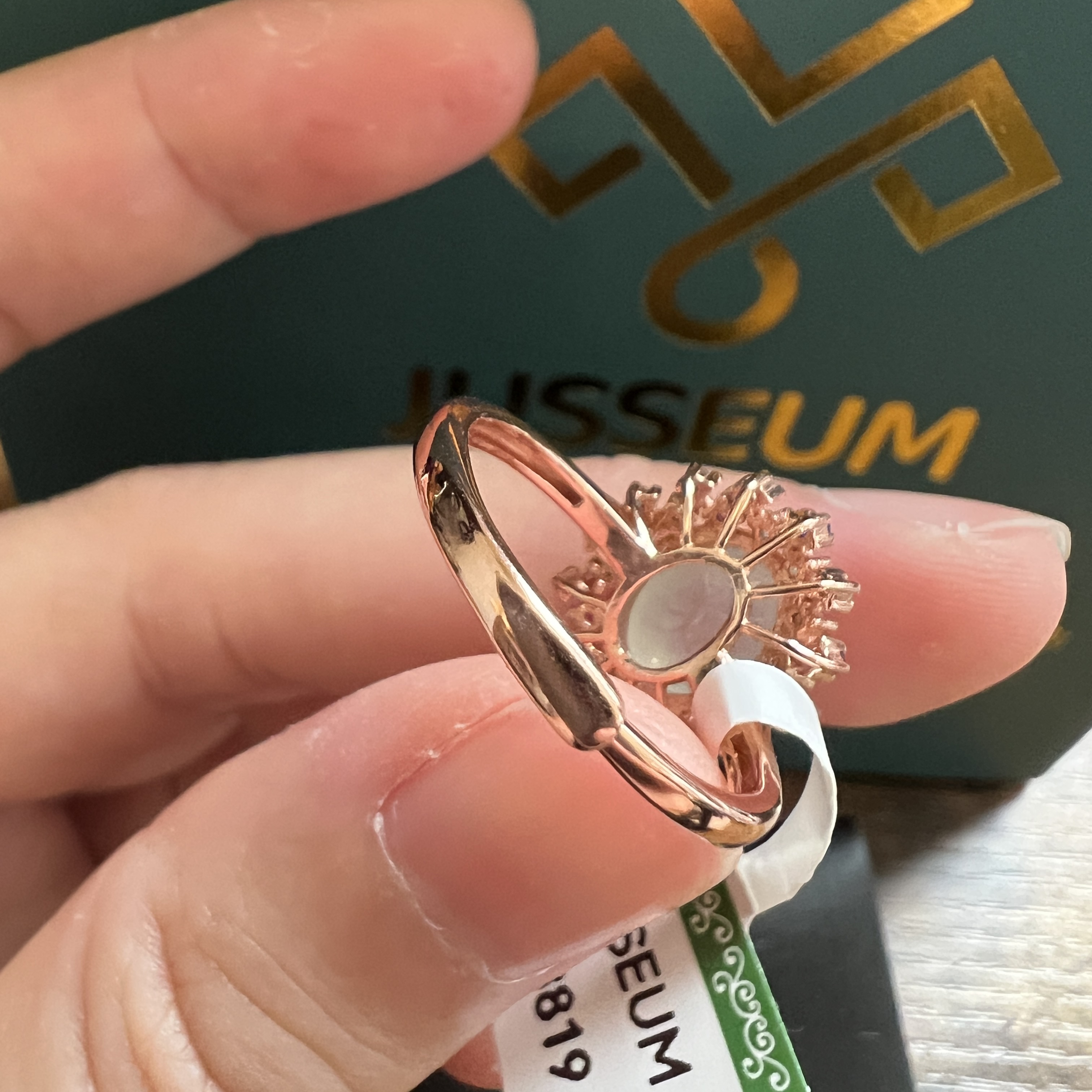 正冰起光白蛋面戒指