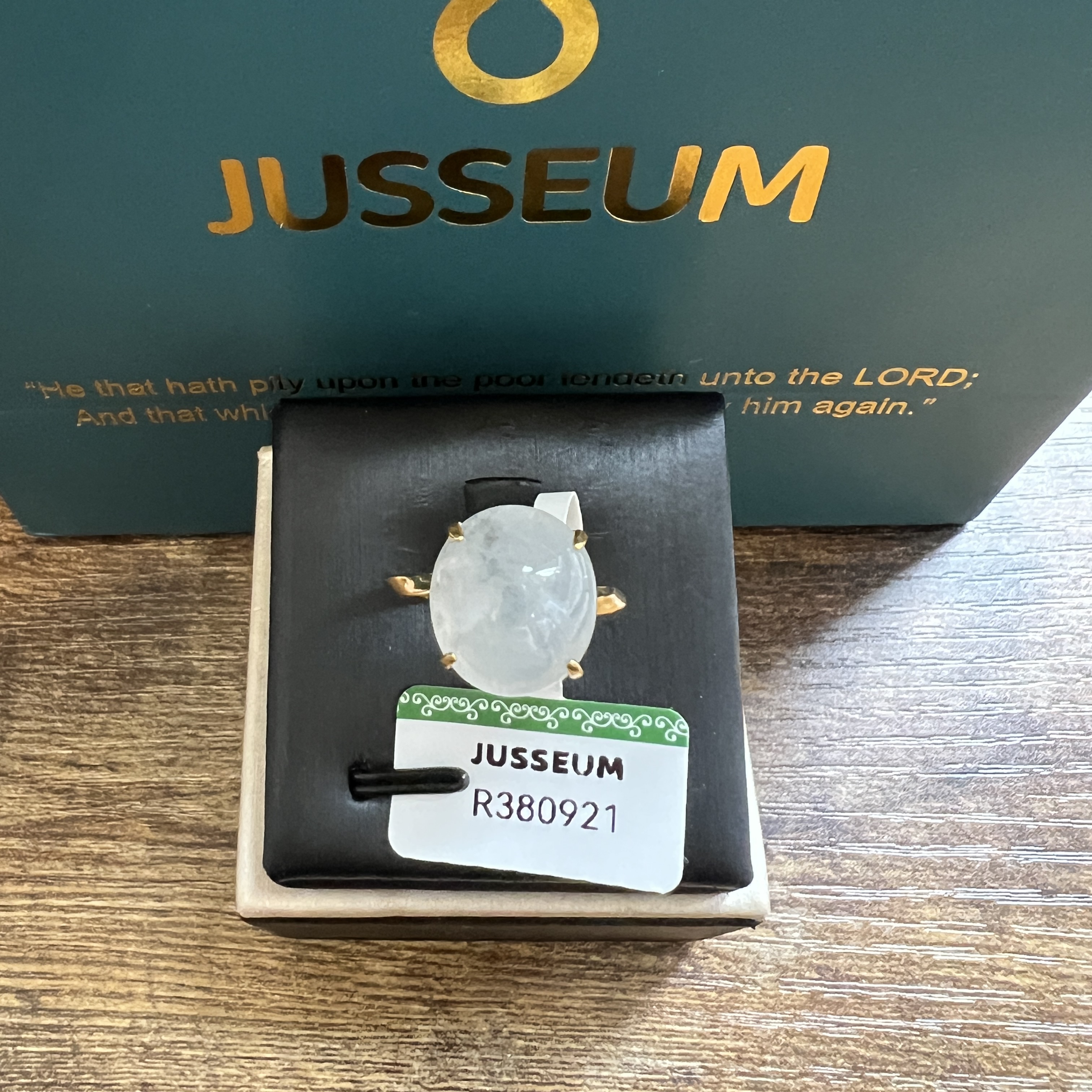 冰糯化飄烏雞花大蛋面戒指