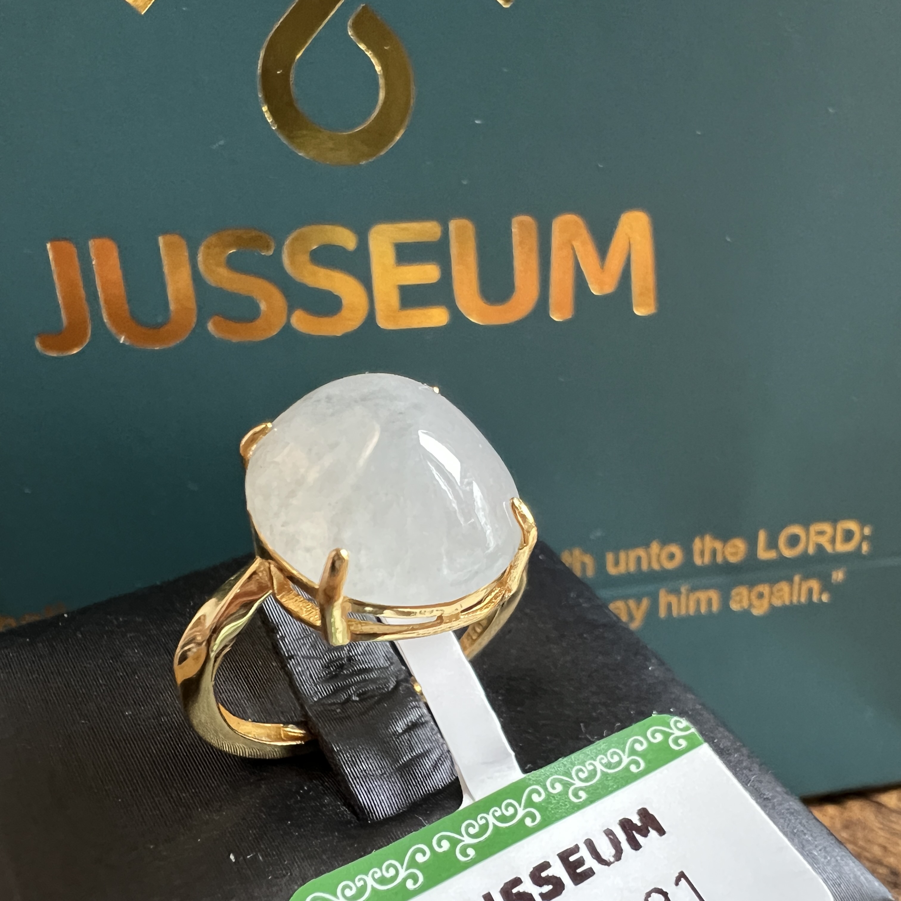 冰糯化飄烏雞花大蛋面戒指