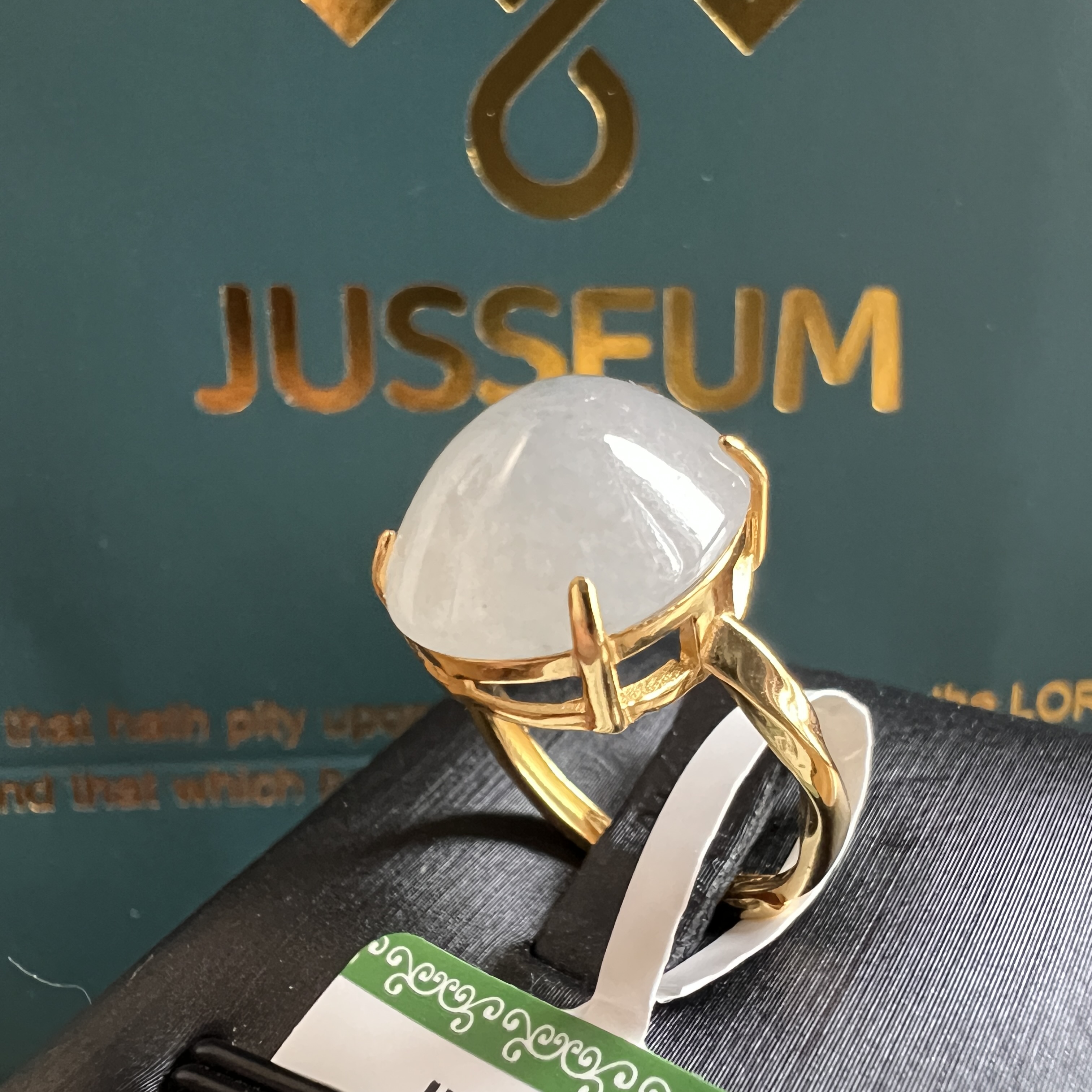 冰糯化飄烏雞花大蛋面戒指