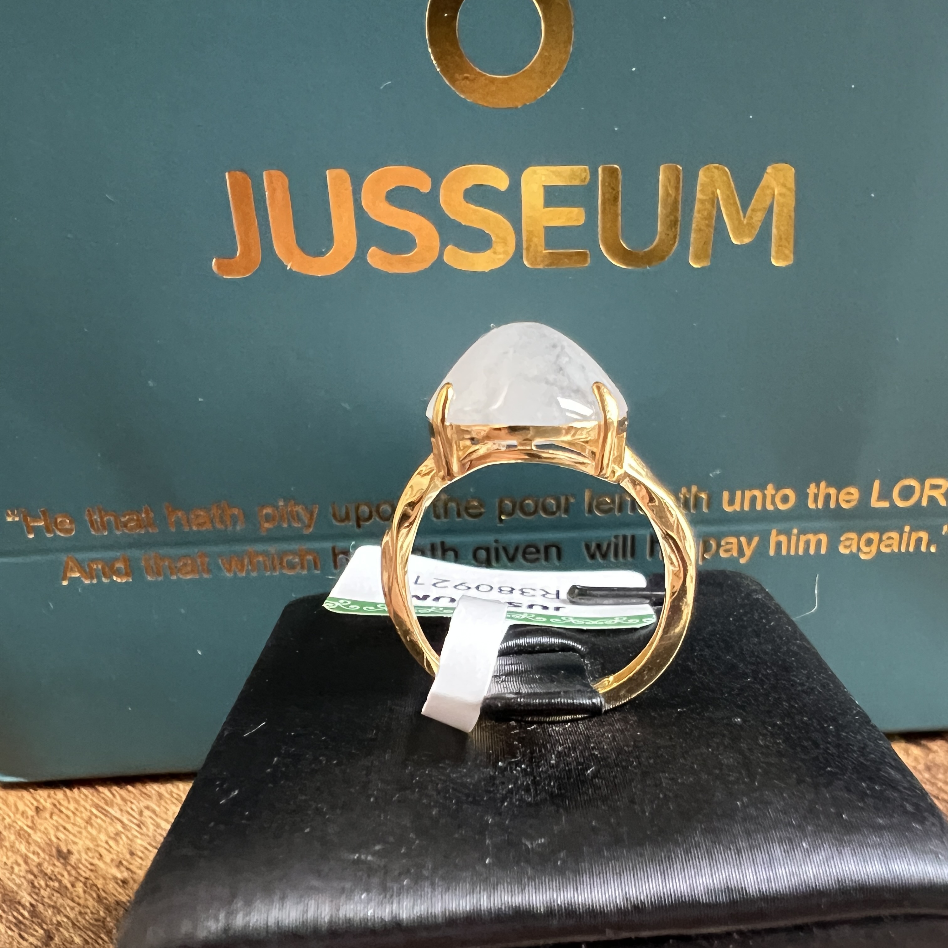 冰糯化飄烏雞花大蛋面戒指