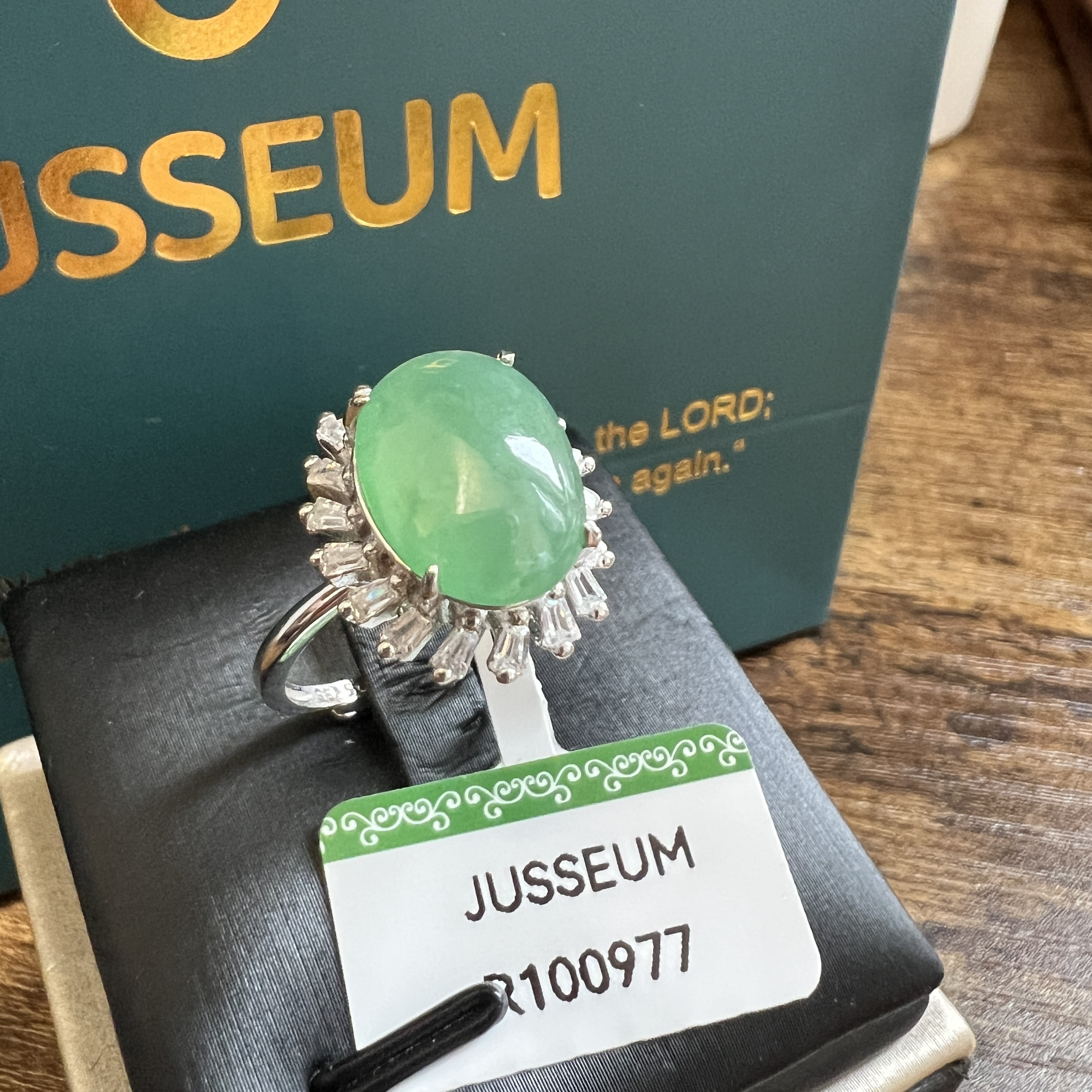 冰糯化絲瓜綠蛋面戒指