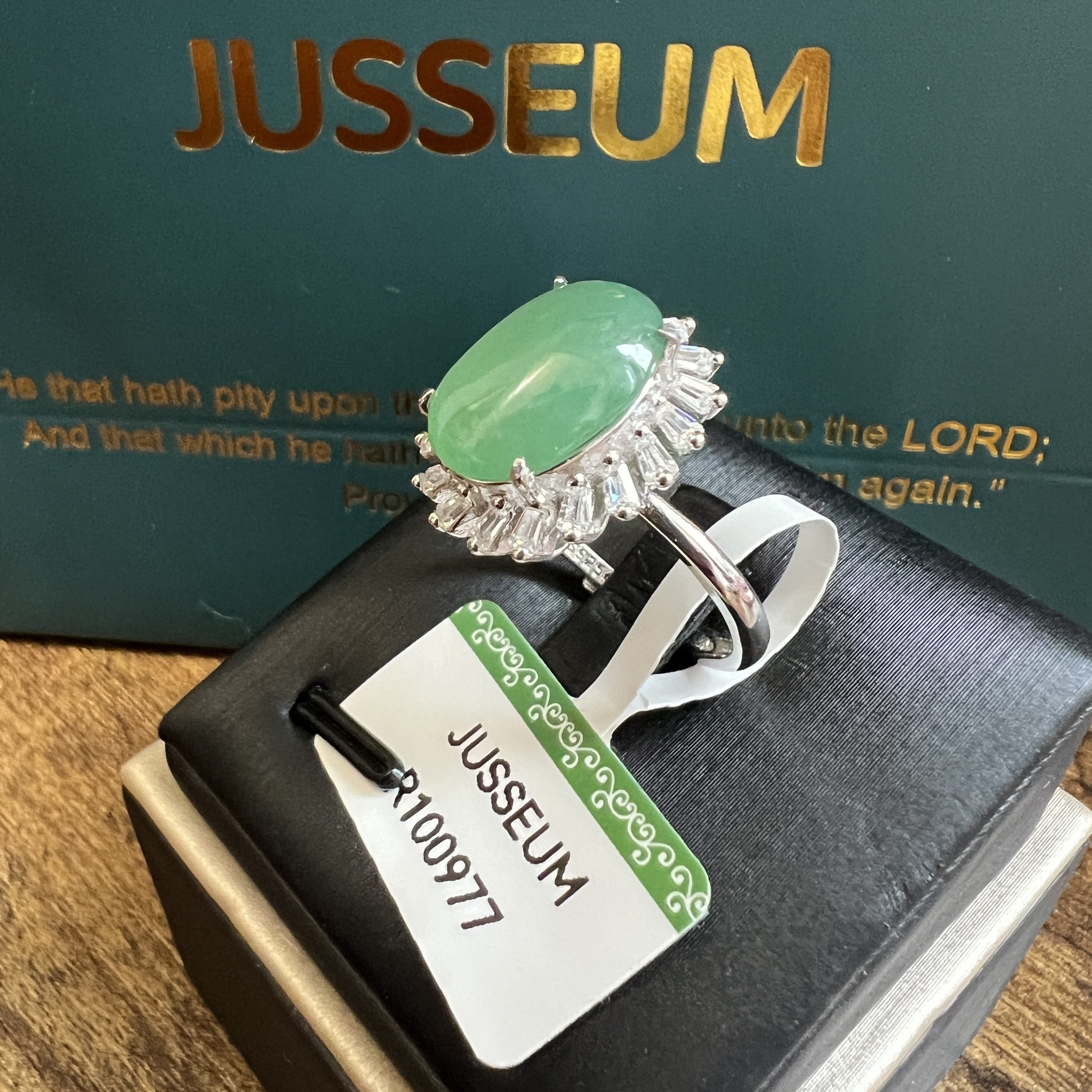 冰糯化絲瓜綠蛋面戒指