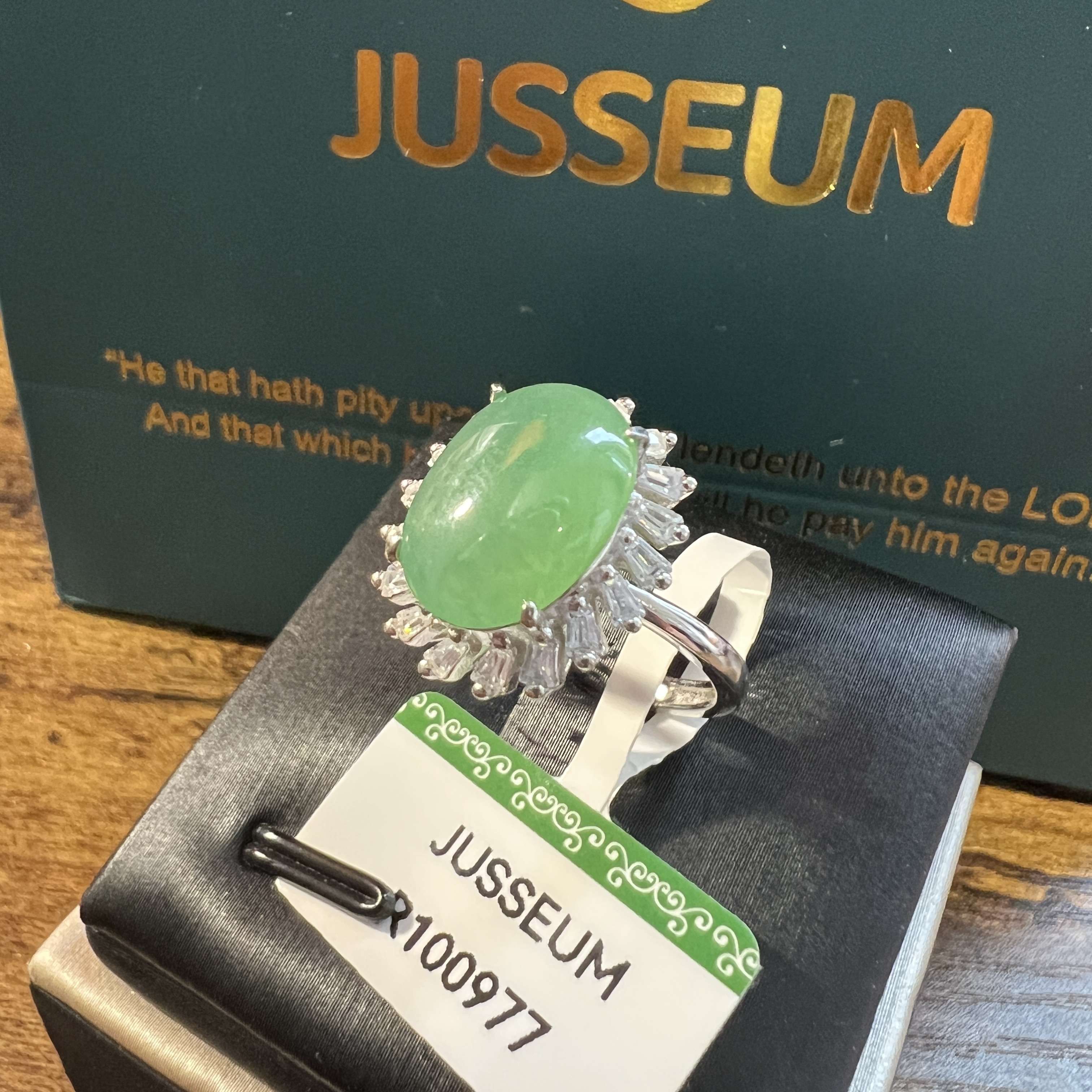 冰糯化絲瓜綠蛋面戒指