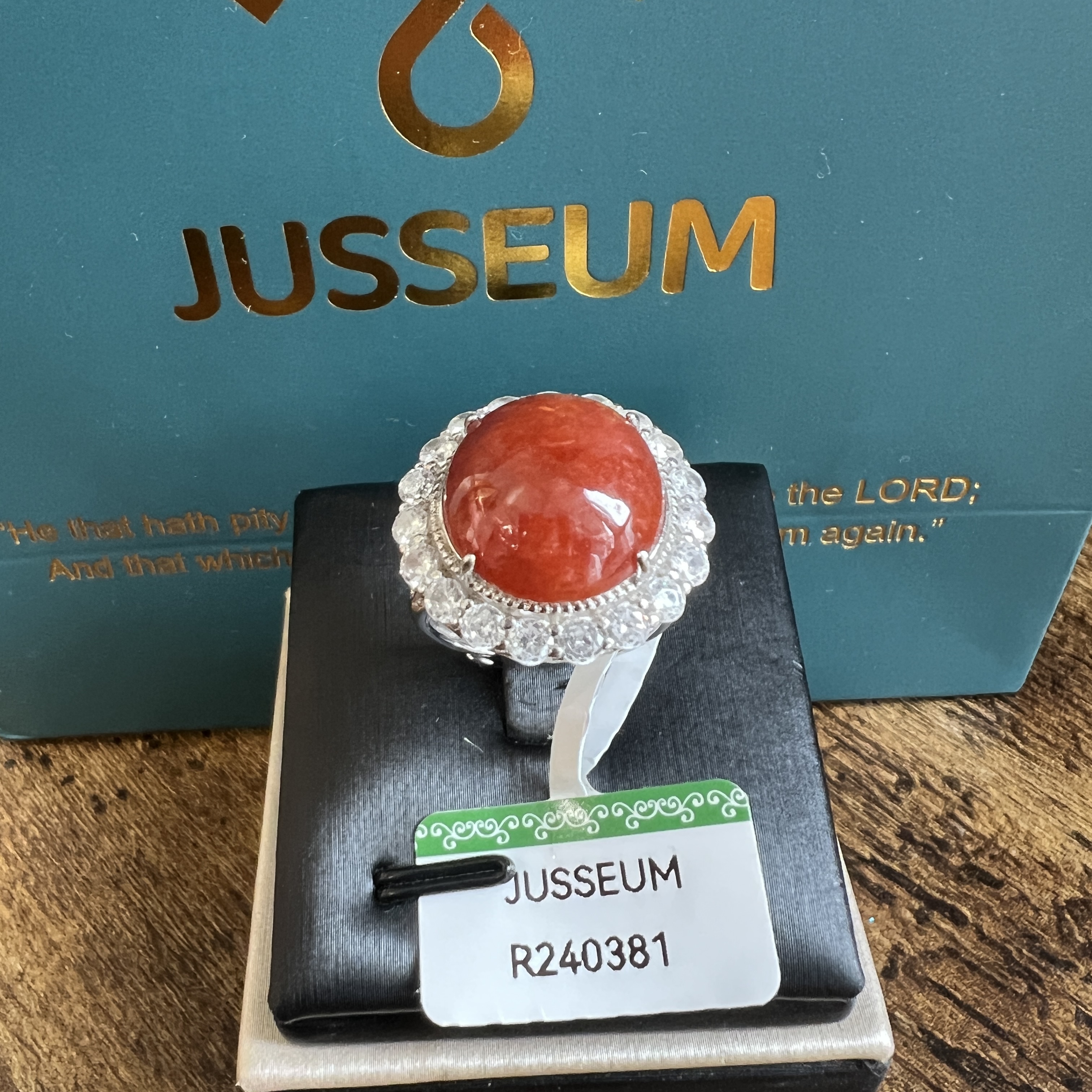 細糯正濃紅翡正圓大蛋面戒指