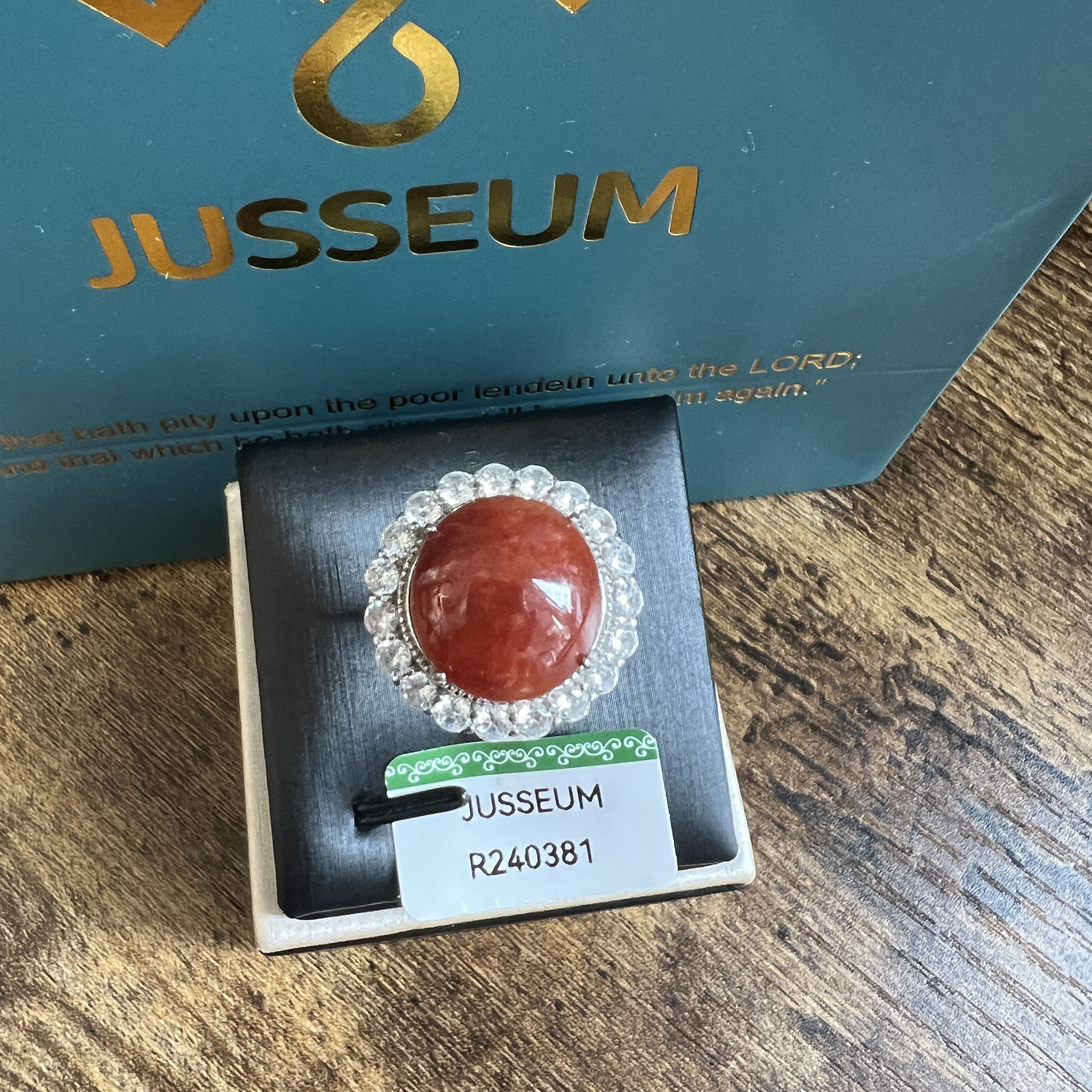 細糯正濃紅翡正圓大蛋面戒指