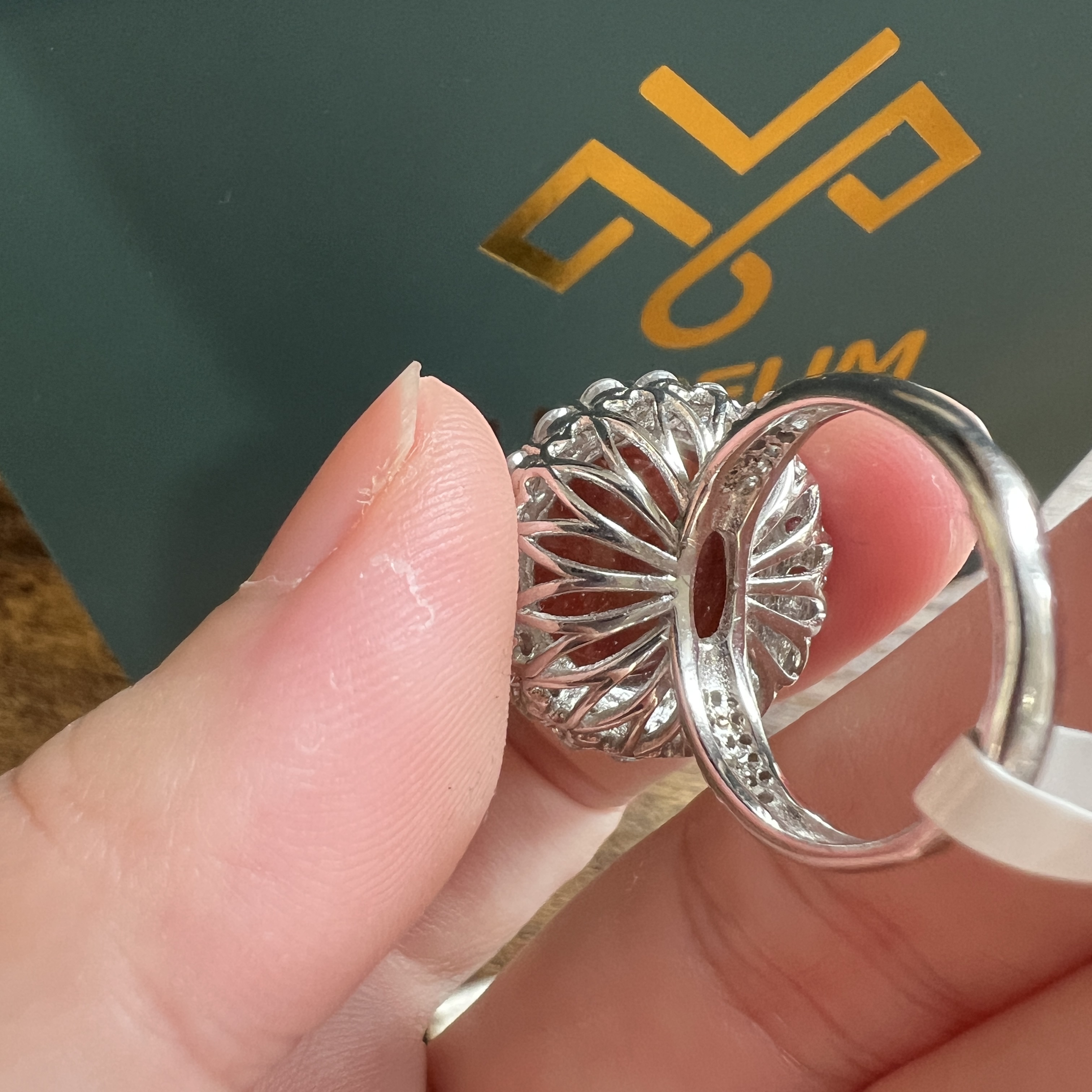 細糯正濃紅翡正圓大蛋面戒指