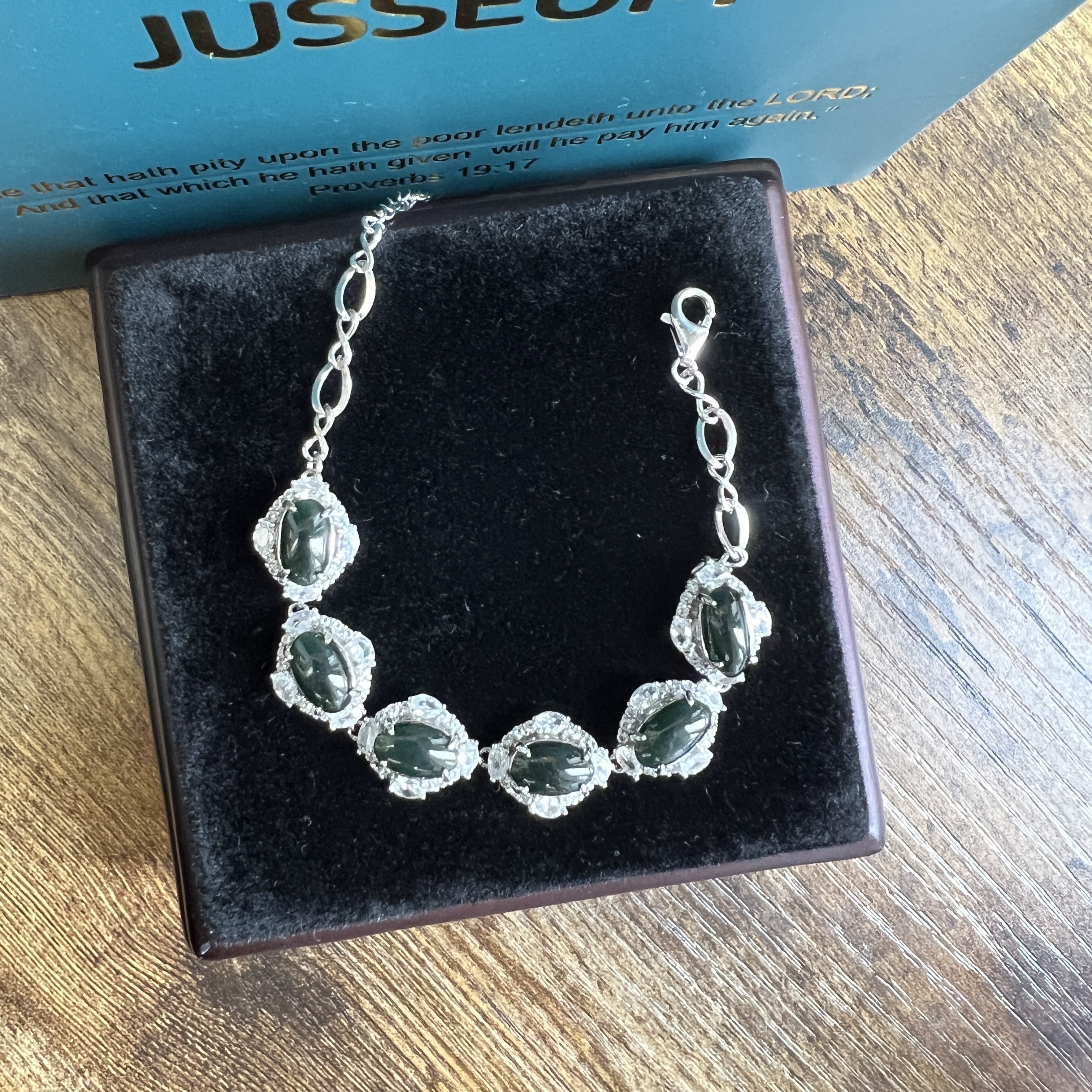 緬甸糯冰墨翠手鍊（燈下透綠）