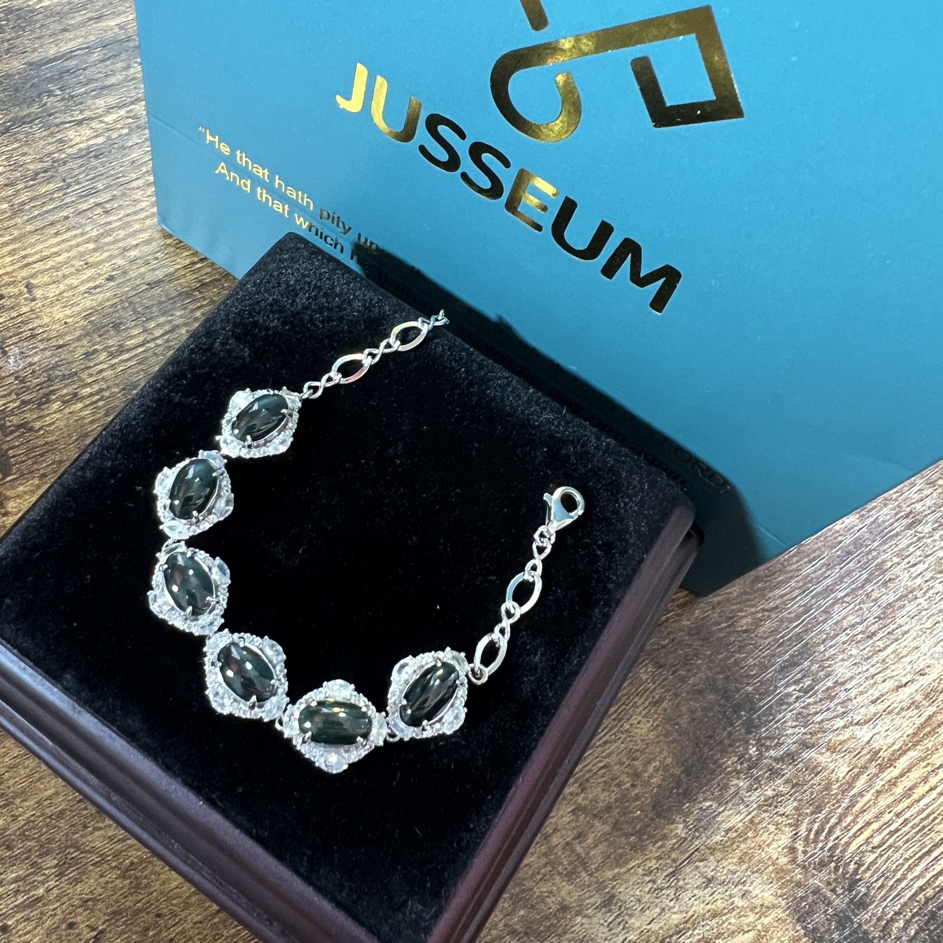 緬甸糯冰墨翠手鍊（燈下透綠）