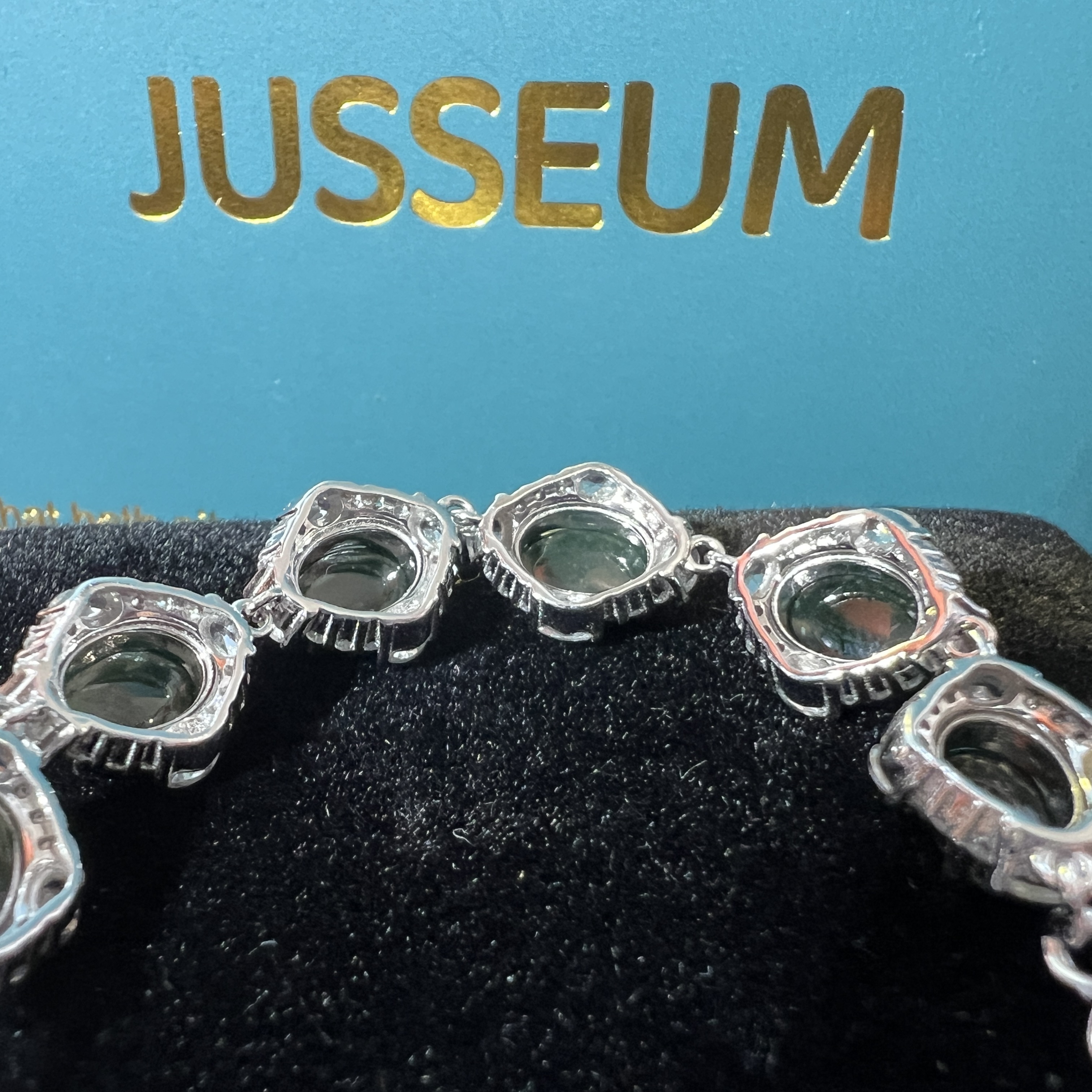 緬甸糯冰墨翠手鍊（燈下透綠）