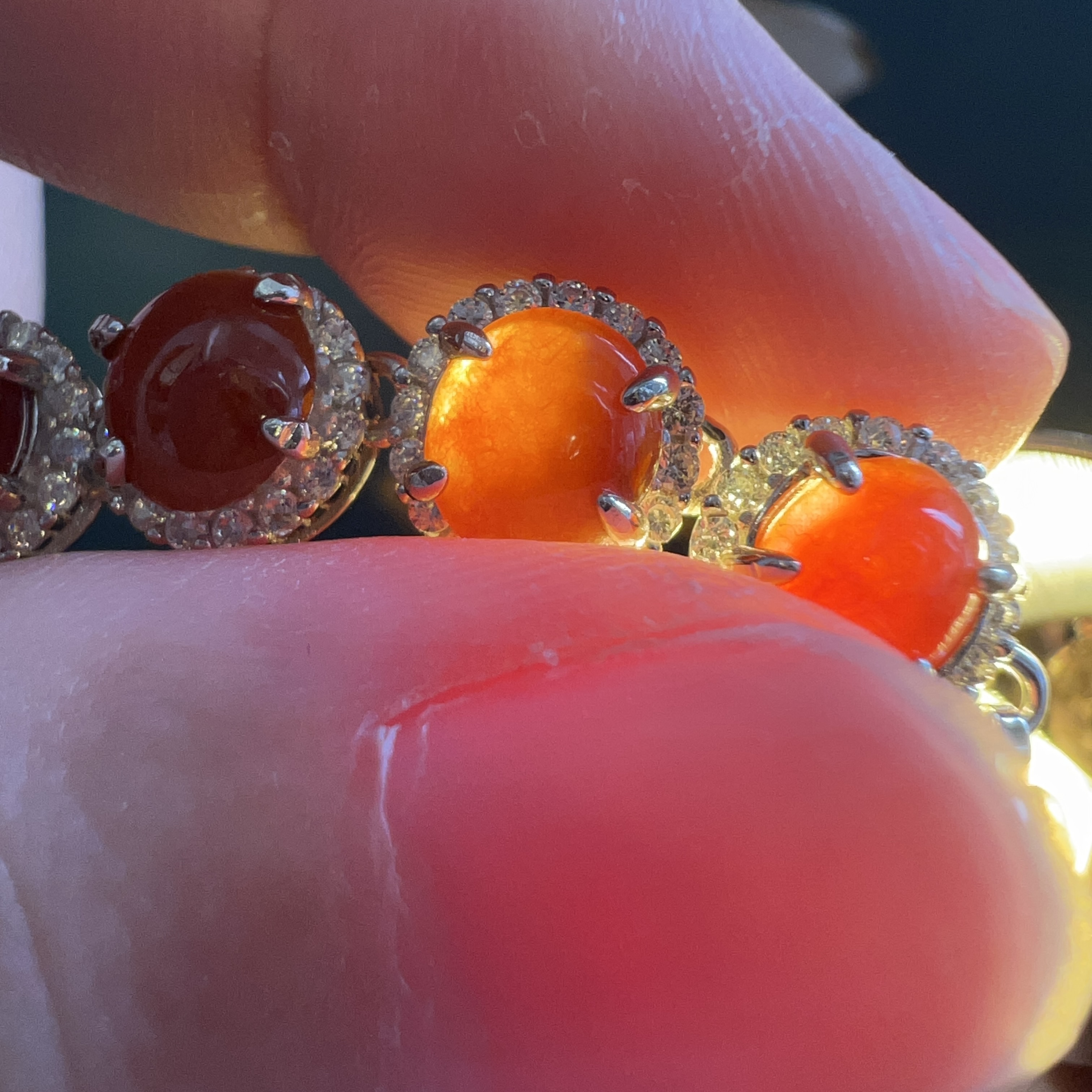 細糯正濃紅翡手鍊