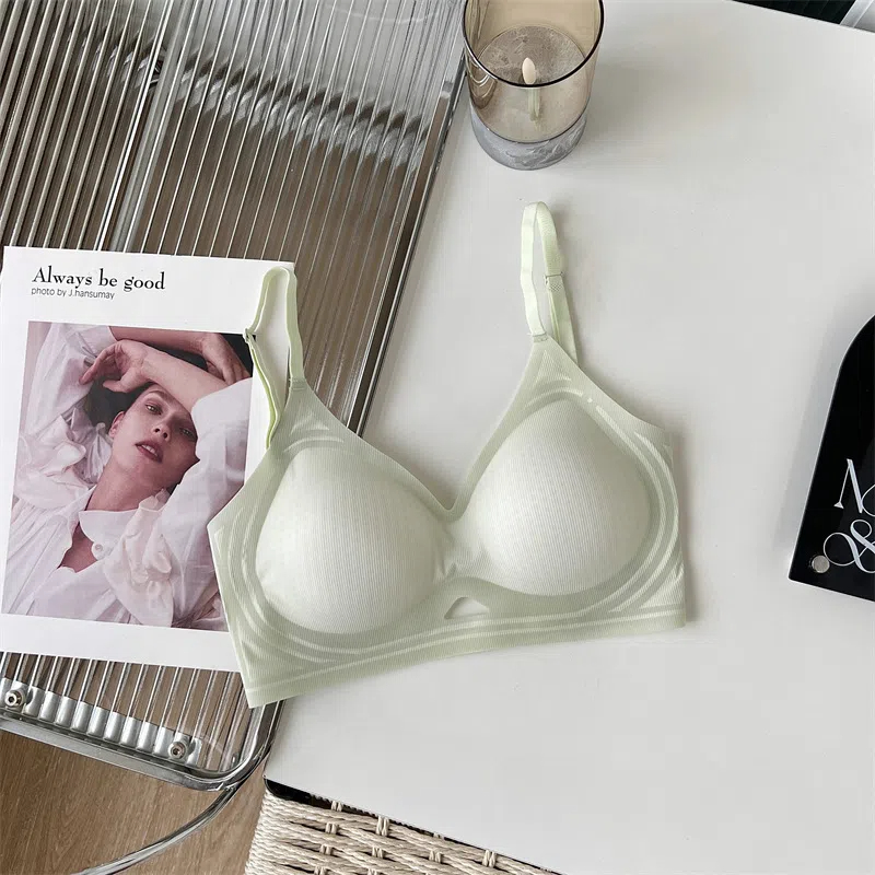 無痕聚攏上托透氣厚杯無鋼圈半固定美背文胸