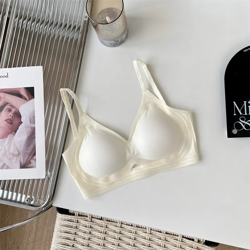 無痕聚攏上托透氣厚杯無鋼圈半固定美背文胸