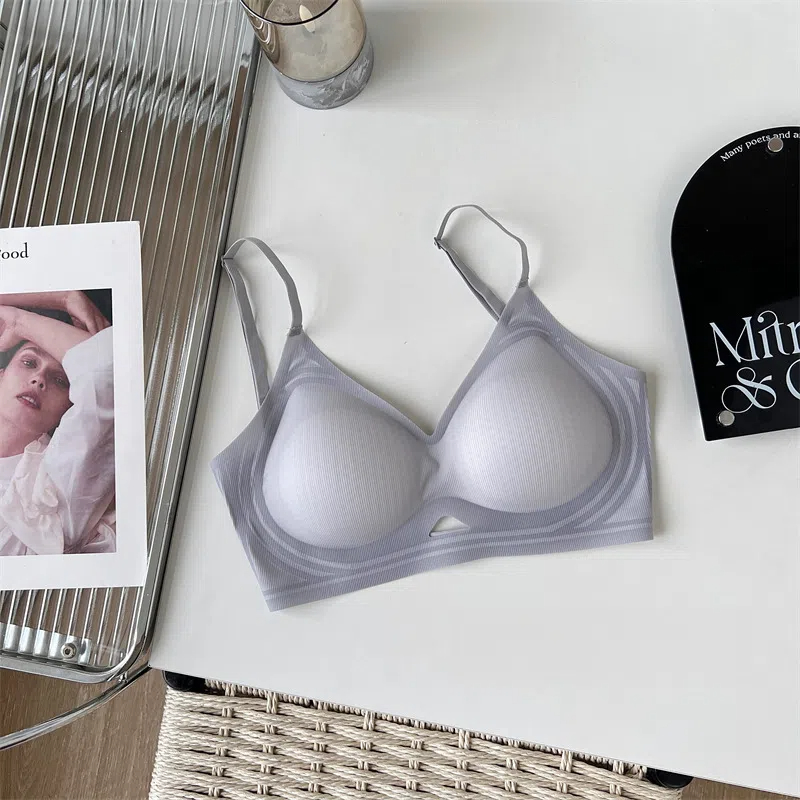無痕聚攏上托透氣厚杯無鋼圈半固定美背文胸