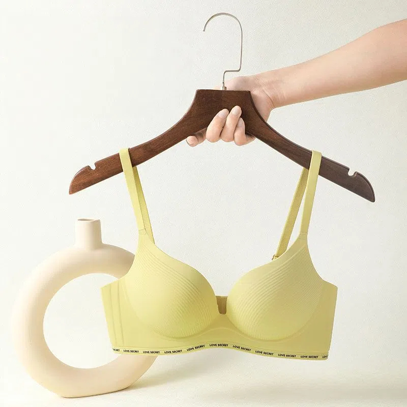 一片式無痕簡約聚攏無鋼圈舒適防下垂提拉文胸