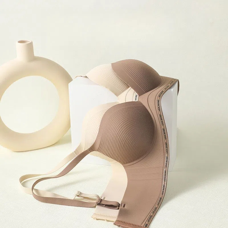 一片式無痕簡約聚攏無鋼圈舒適防下垂提拉文胸
