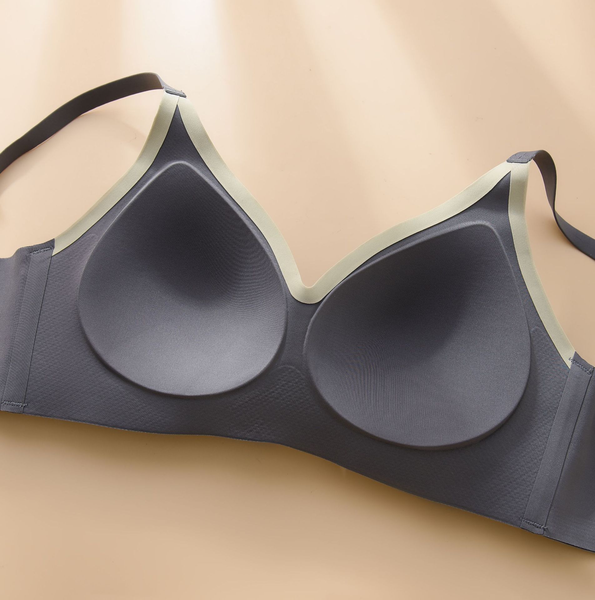 薄款無痕固定杯無鋼圈聚攏防下垂收副乳大胸顯小文胸