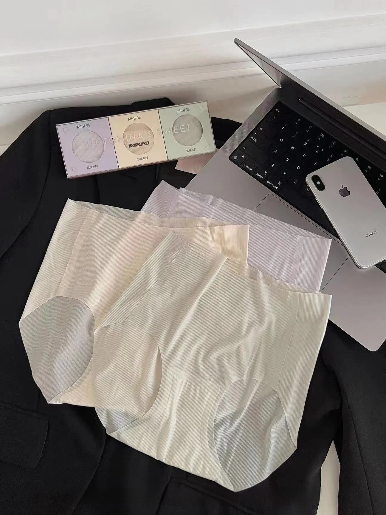 無痕冰絲禮盒3條裝粉底液內褲