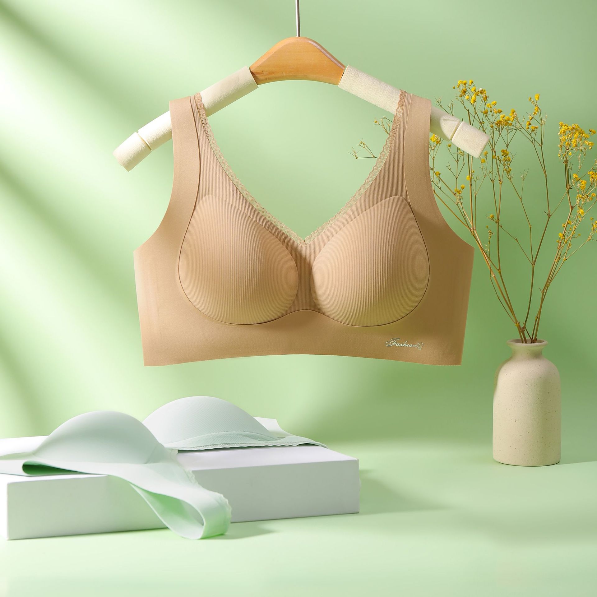 提拉無痕無鋼圈舒適抗菌收副乳防下垂美背文胸