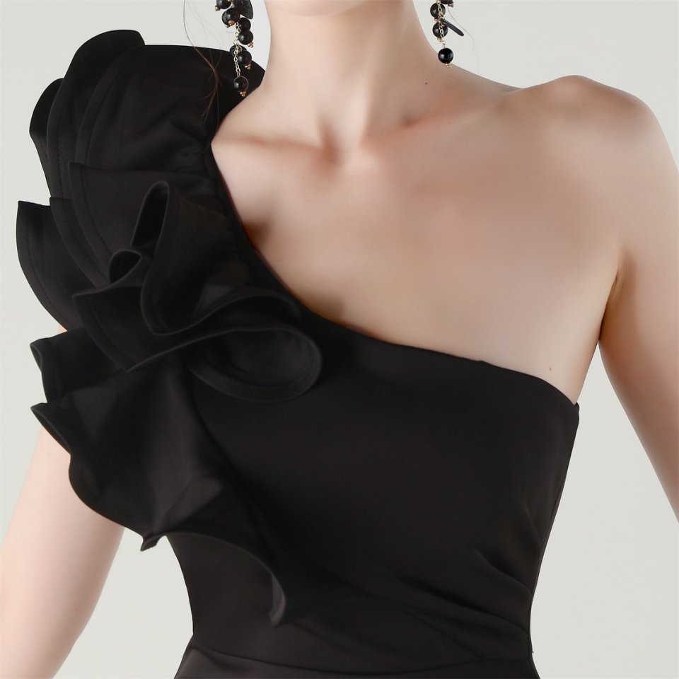 Gorgeous One Side Shoulder Fitting Evening Gown (Black) (Made To Order)