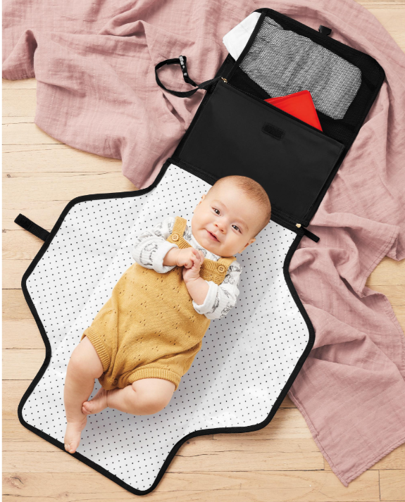 Skip Hop Luxe Pronto Signature Changing Station - Black-Bebehaus