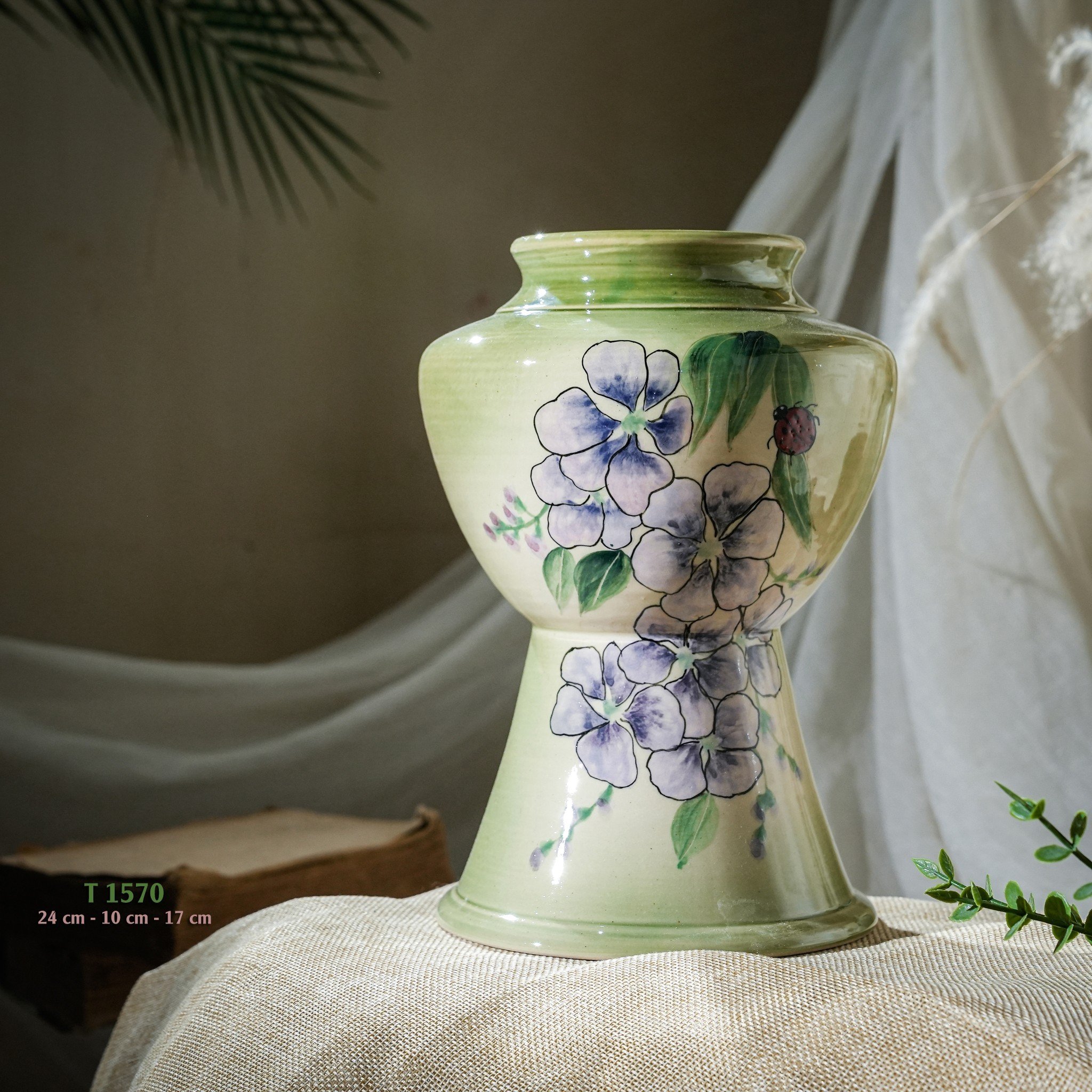 Bình hoa vuốt tay độc bản Từ Tâm T1570 - 24x10x17cm