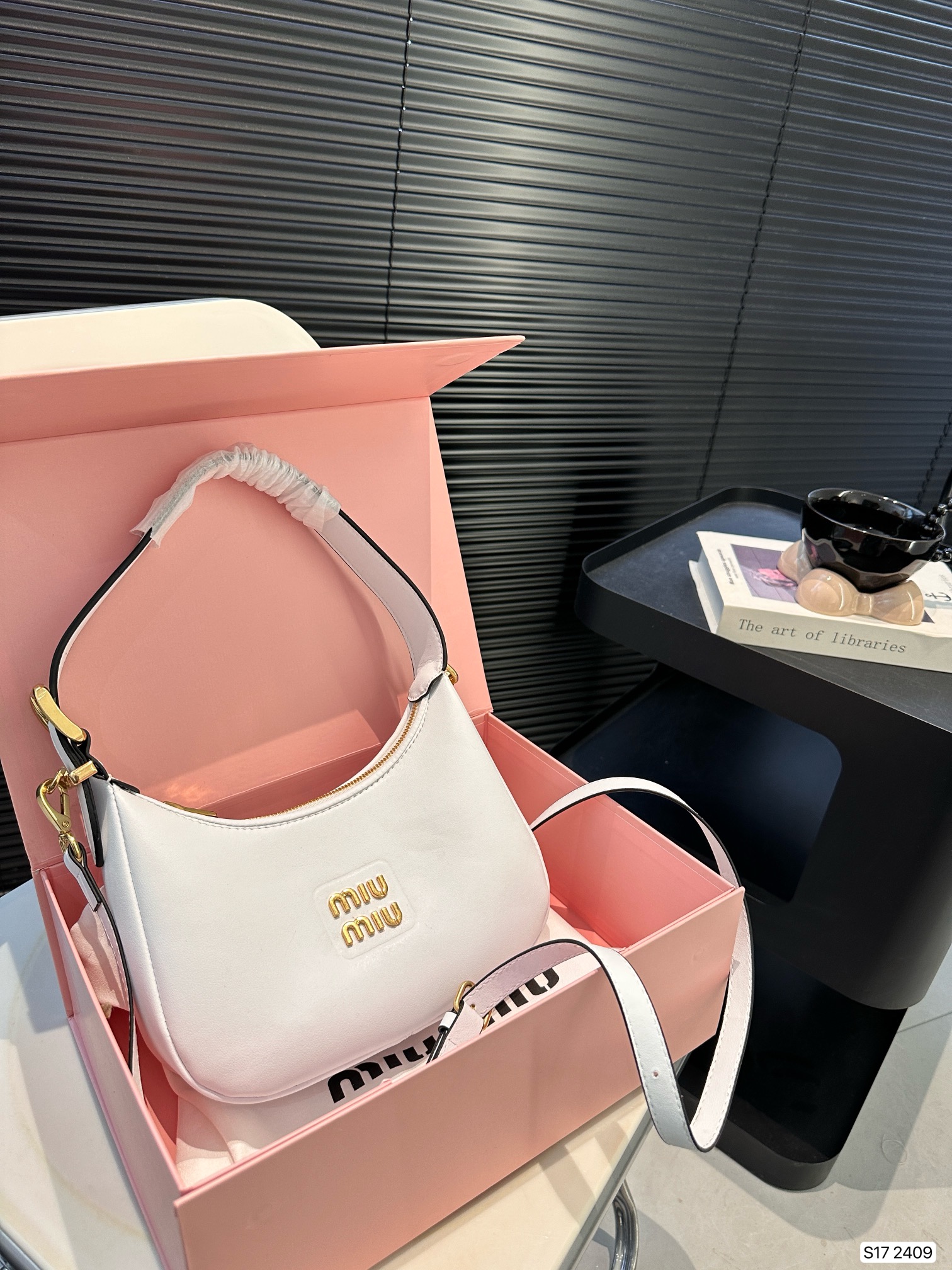 MIUMIU 23ss hobo ミュウミュウ脇バッグ