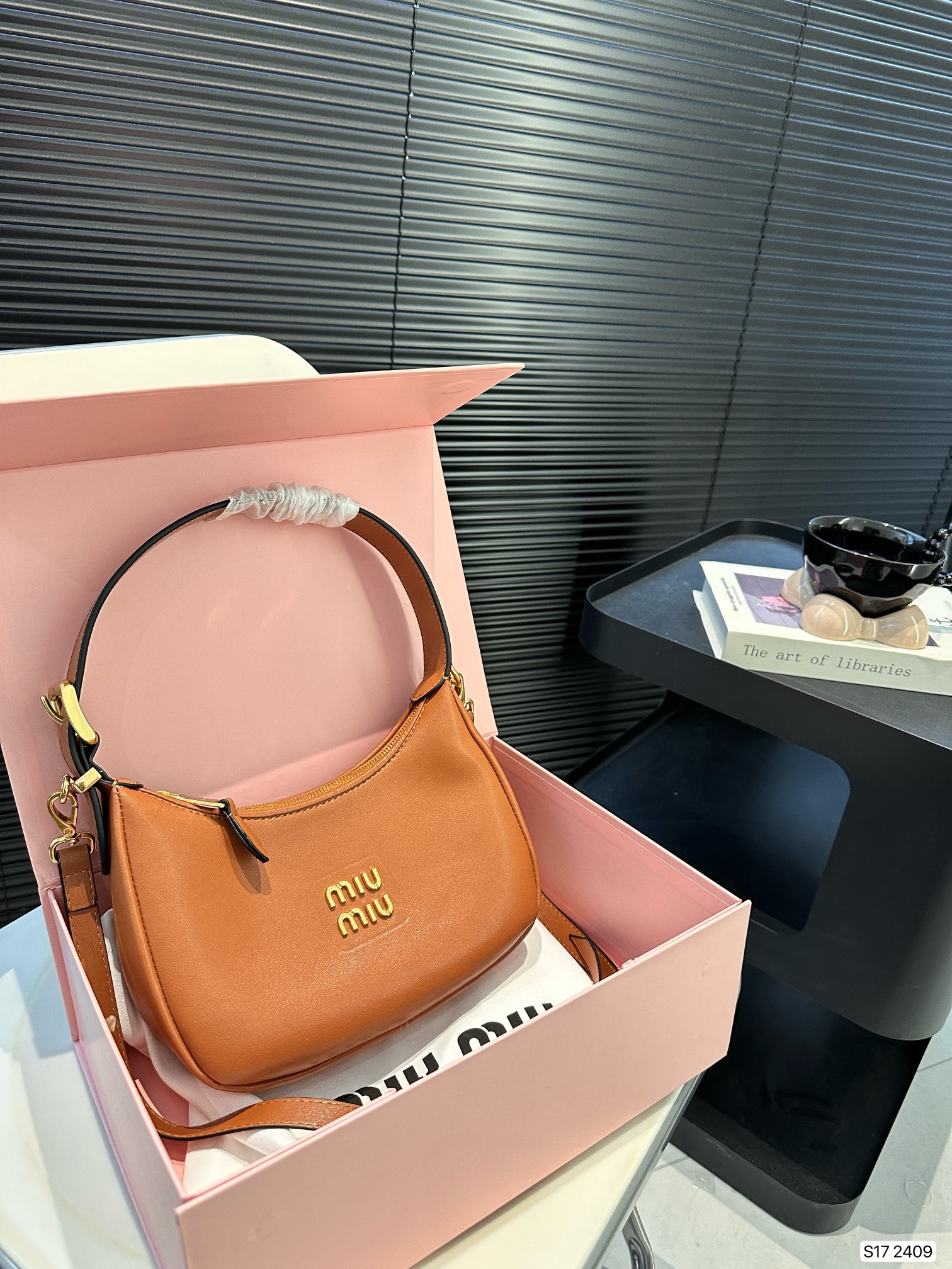 MIUMIU 23ss hobo ミュウミュウ脇バッグ