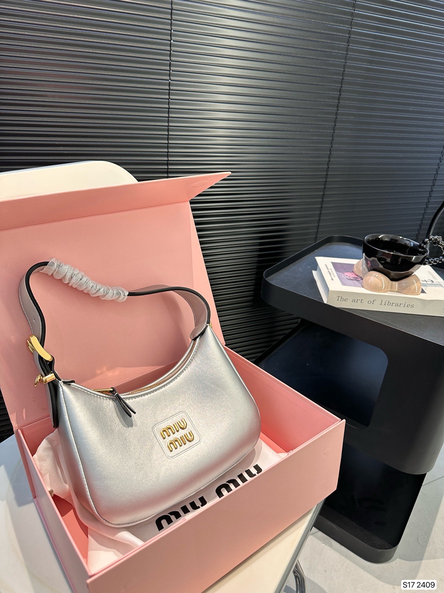 MIUMIU 23ss hobo ミュウミュウ脇バッグ