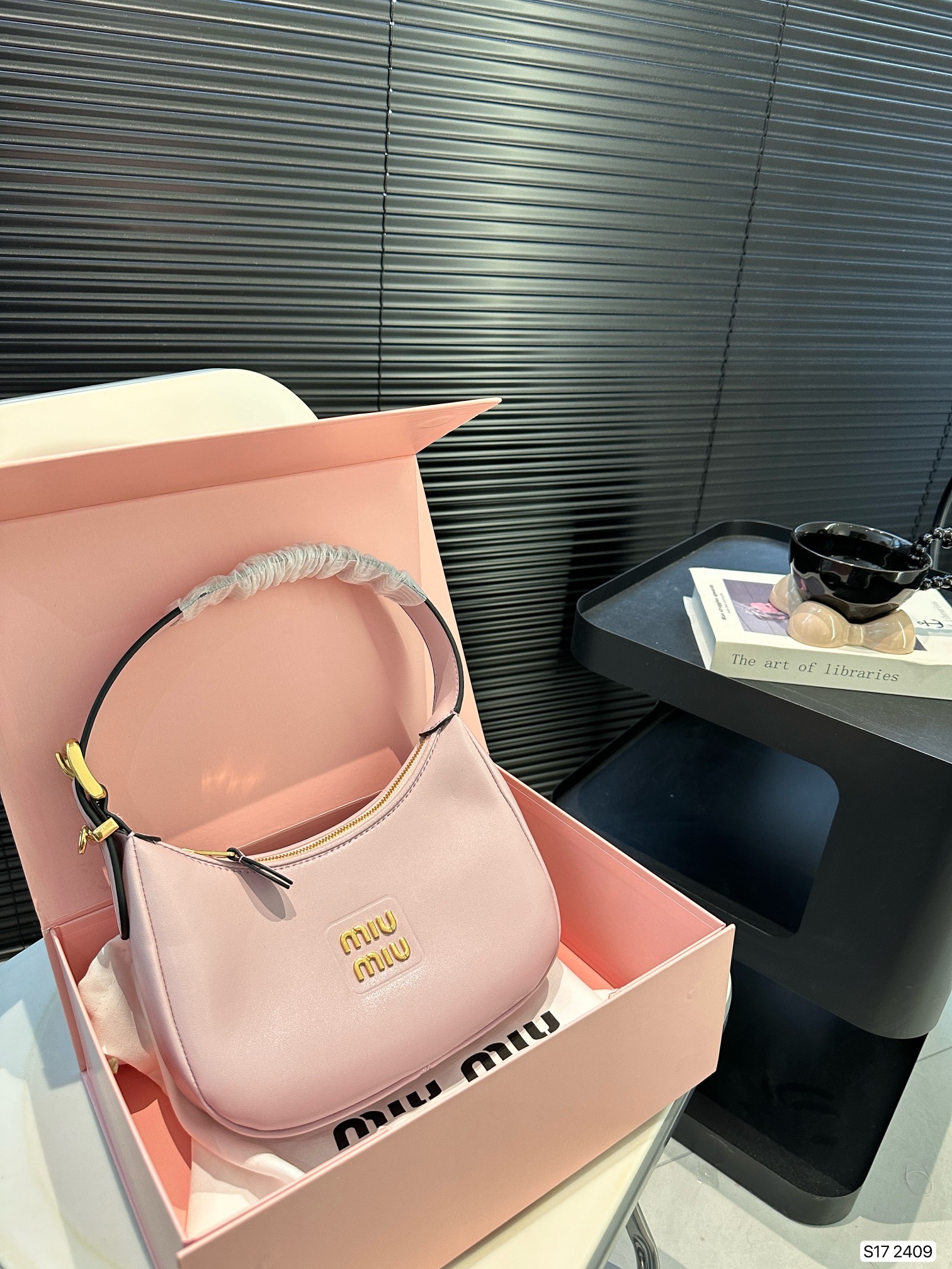 MIUMIU 23ss hobo ミュウミュウ脇バッグ