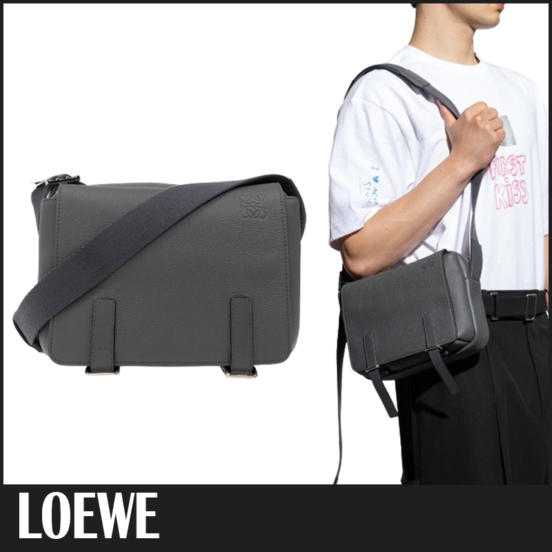 送料関税込☆LOEWE ミリタリー メッセンジャーバッグ XS☆大人気