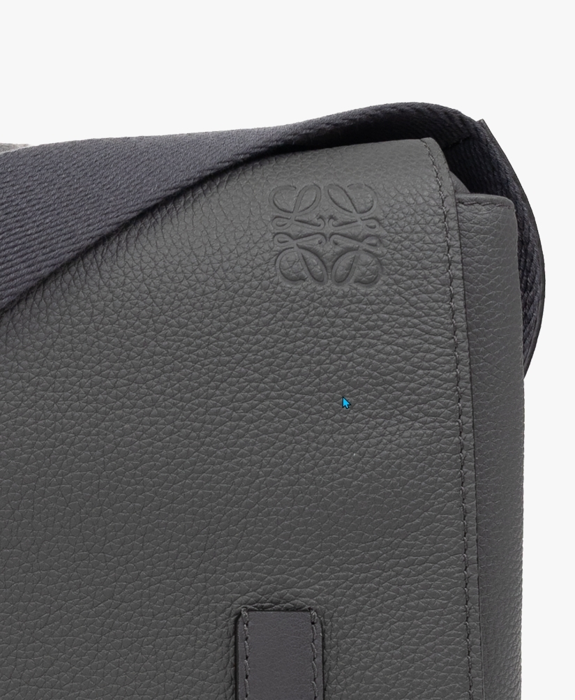 送料関税込☆LOEWE ミリタリー メッセンジャーバッグ XS☆大人気