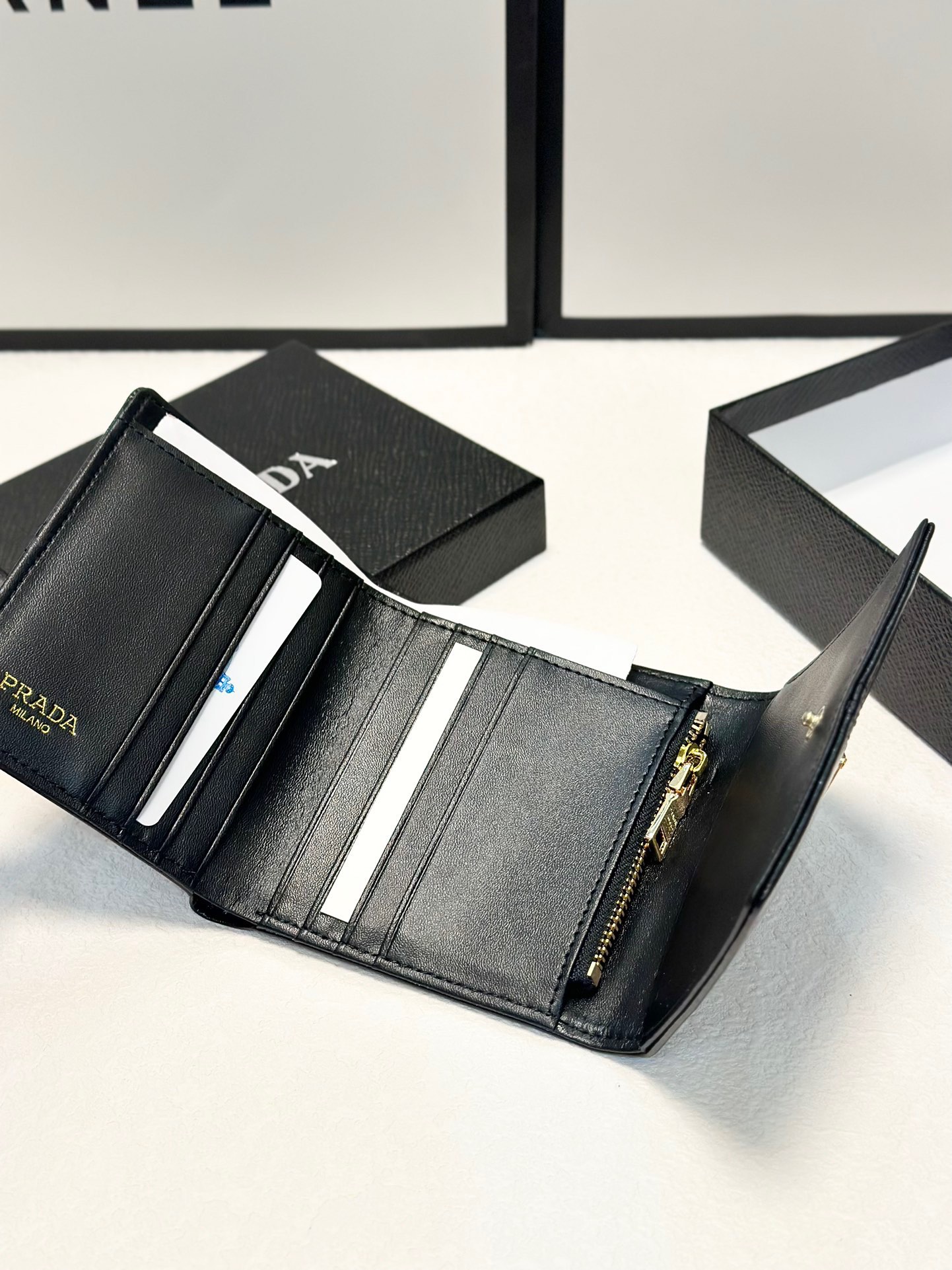 Prada プラダ 三つ折り 財布 ブラック 新品