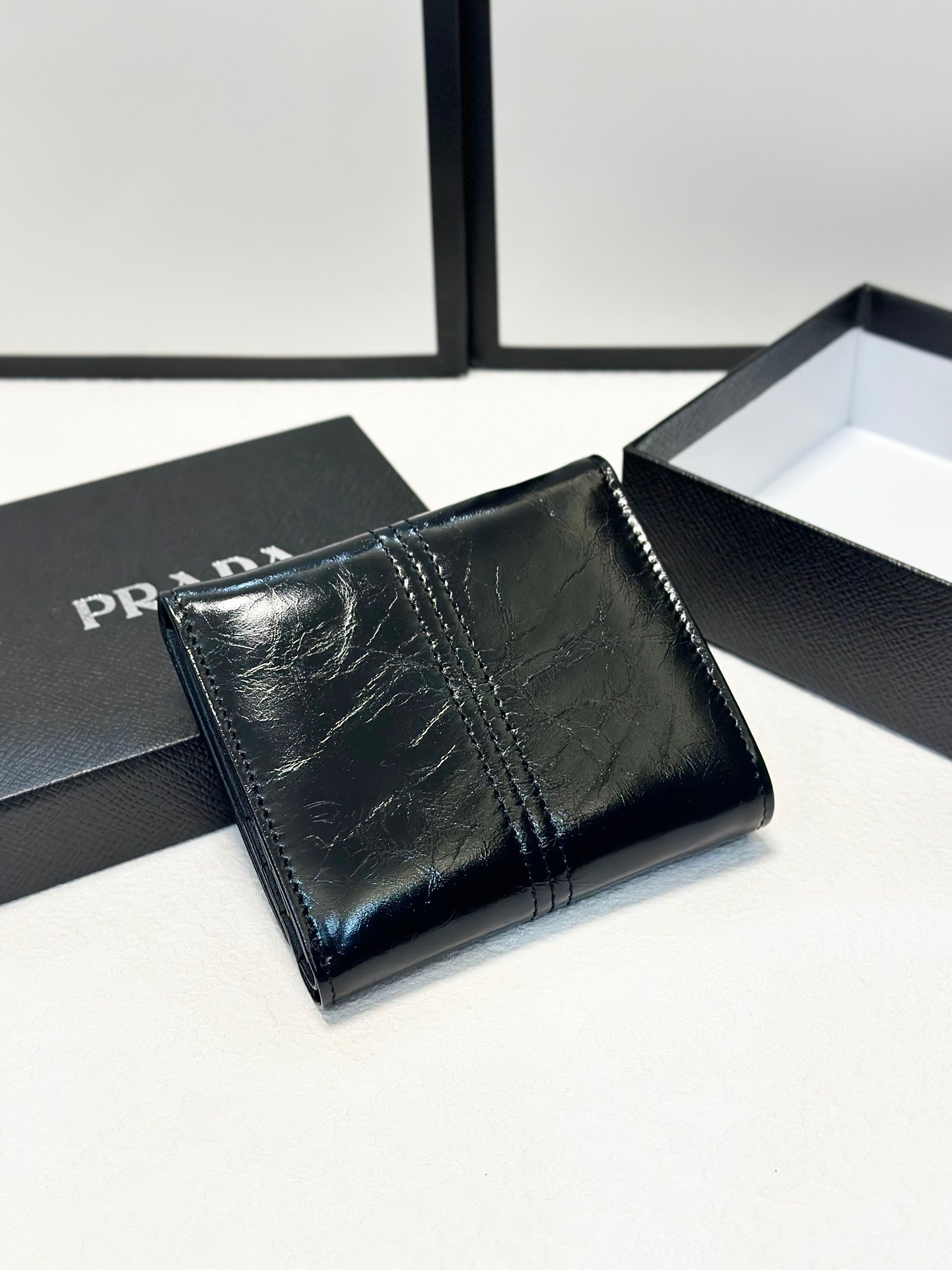 Prada プラダ 三つ折り 財布 ブラック 新品