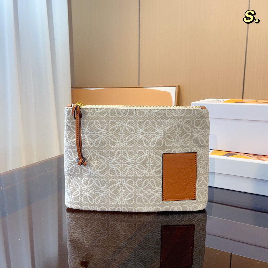 【国内発送】LOEWE クラッチバッグ ブラウン