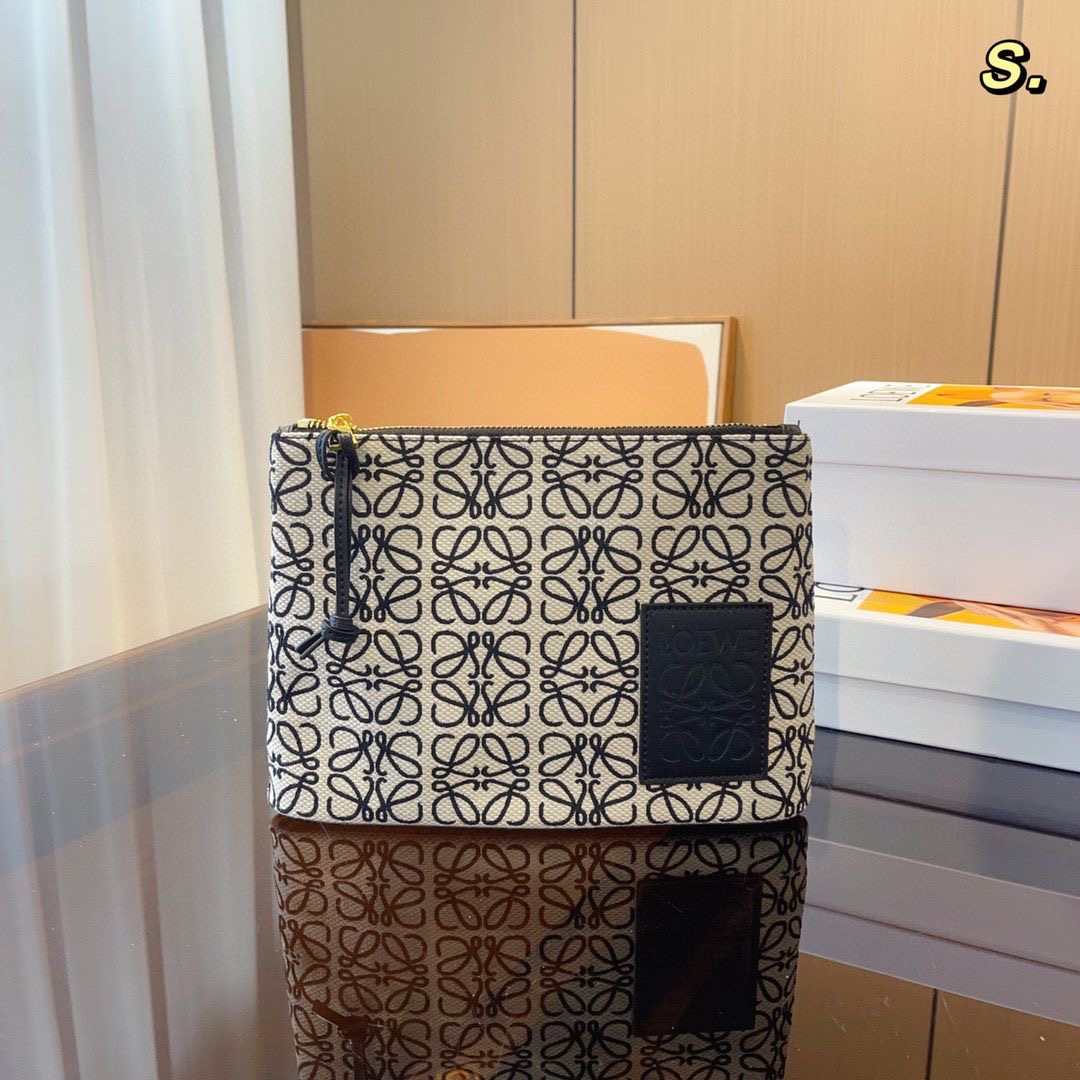 【国内発送】LOEWE クラッチバッグ ブラウン