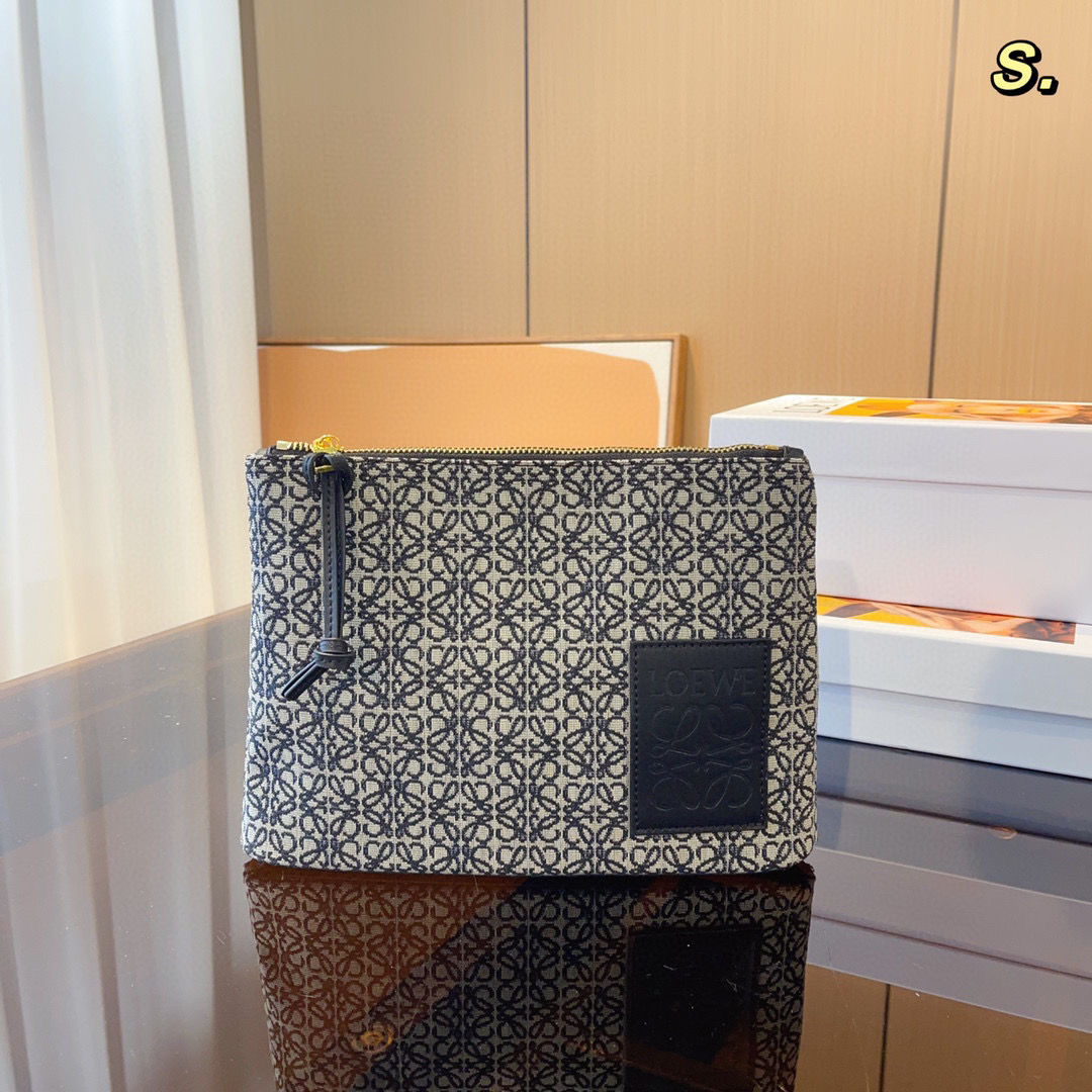 【国内発送】LOEWE クラッチバッグ ブラウン