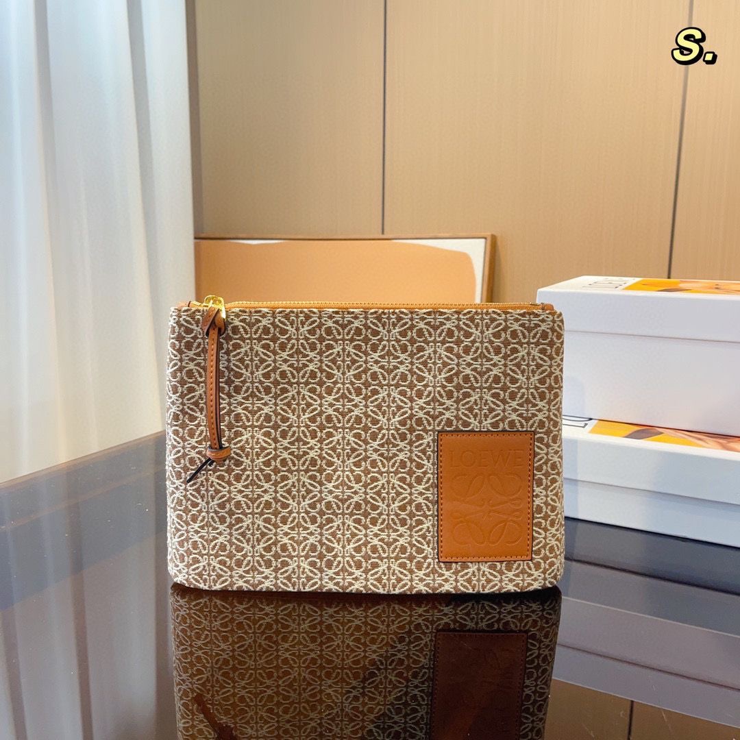 【国内発送】LOEWE クラッチバッグ ブラウン