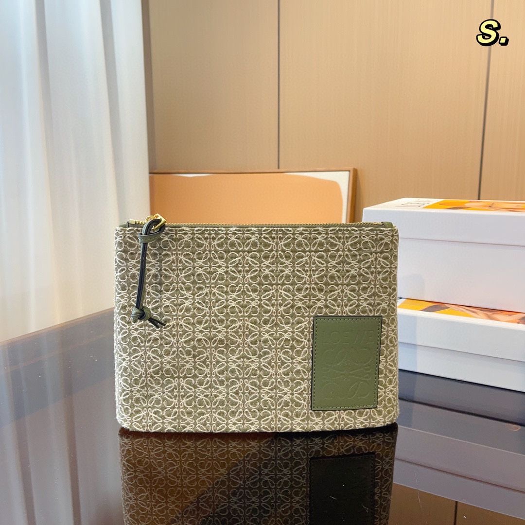 【国内発送】LOEWE クラッチバッグ ブラウン