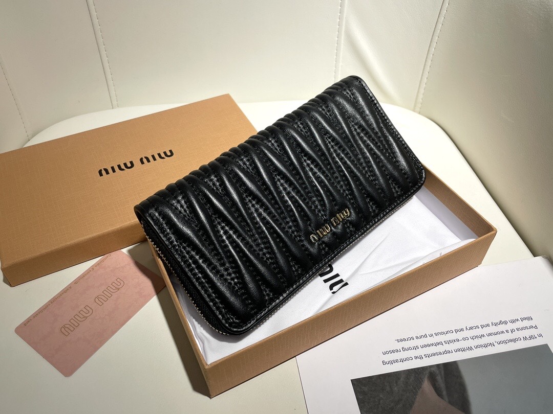 Miu Miu★VIPセール★MATELASSE ジップラウンド長財布★即発送