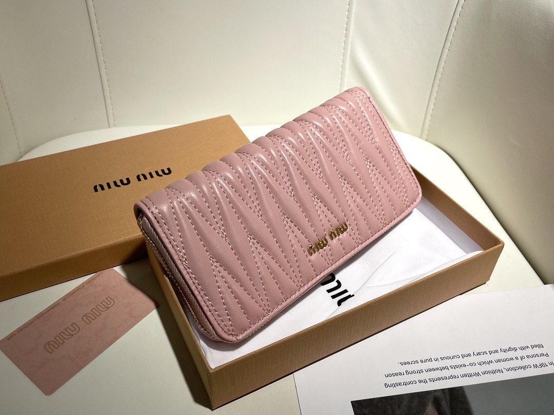 Miu Miu★VIPセール★MATELASSE ジップラウンド長財布★即発送