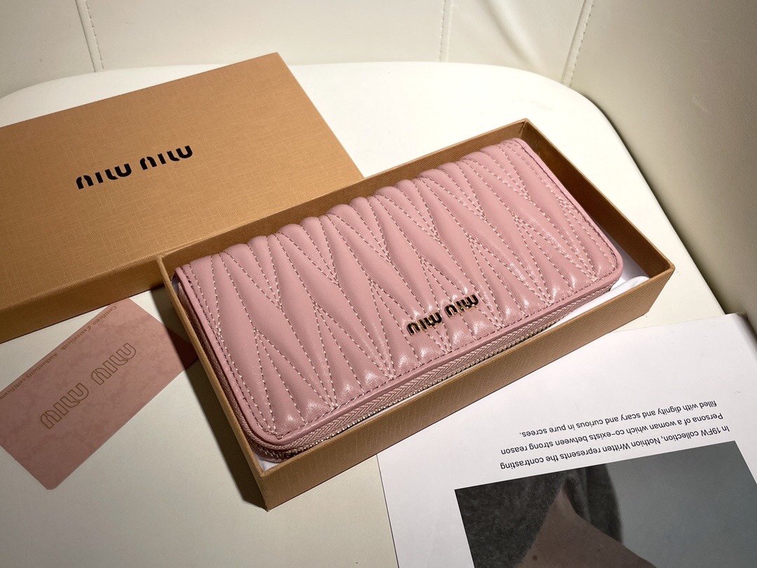 Miu Miu★VIPセール★MATELASSE ジップラウンド長財布★即発送