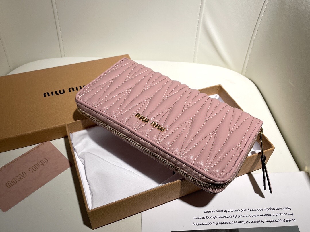 Miu Miu★VIPセール★MATELASSE ジップラウンド長財布★即発送