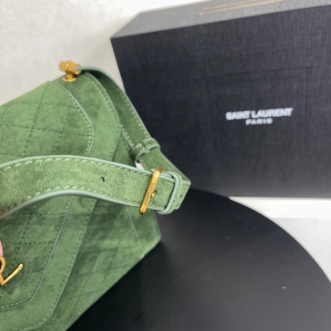 モノグラムサンローラン エンベロープ チェーン ウォレット SAINT LAURENT
