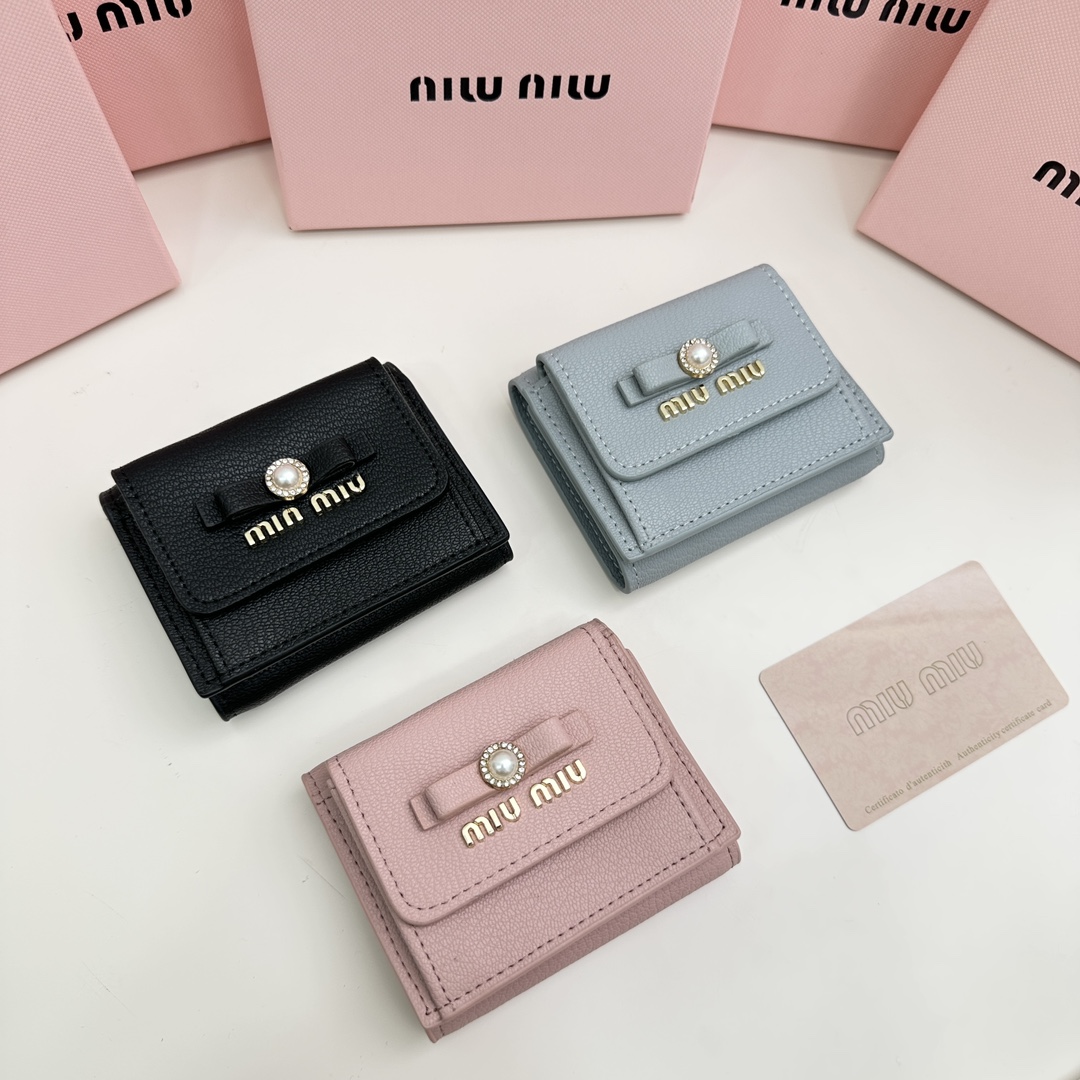 ★ Miu Miu ★ MADRAS パール 三つ折り ミニ財布