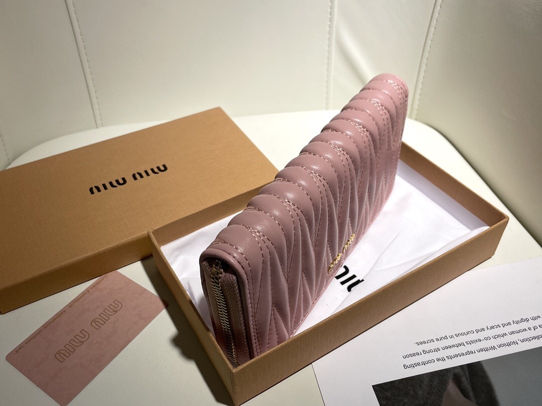 Miu Miu★VIPセール★MATELASSE ジップラウンド長財布★即発送