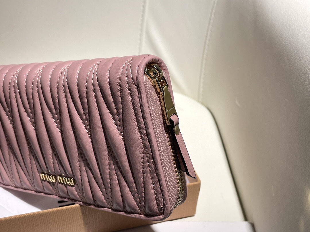 Miu Miu★VIPセール★MATELASSE ジップラウンド長財布★即発送