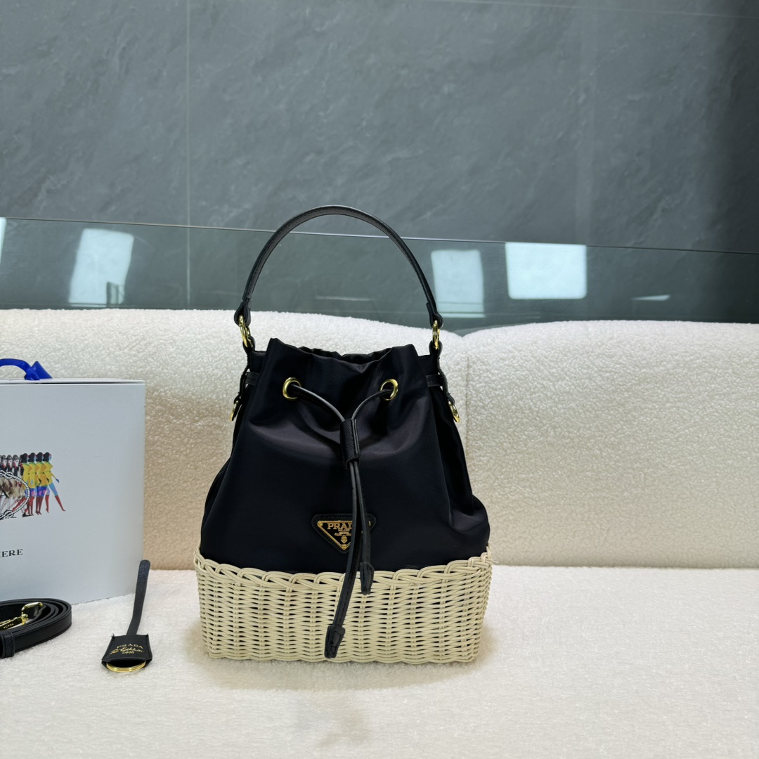 PRADA【 ストローバケツバッグ】